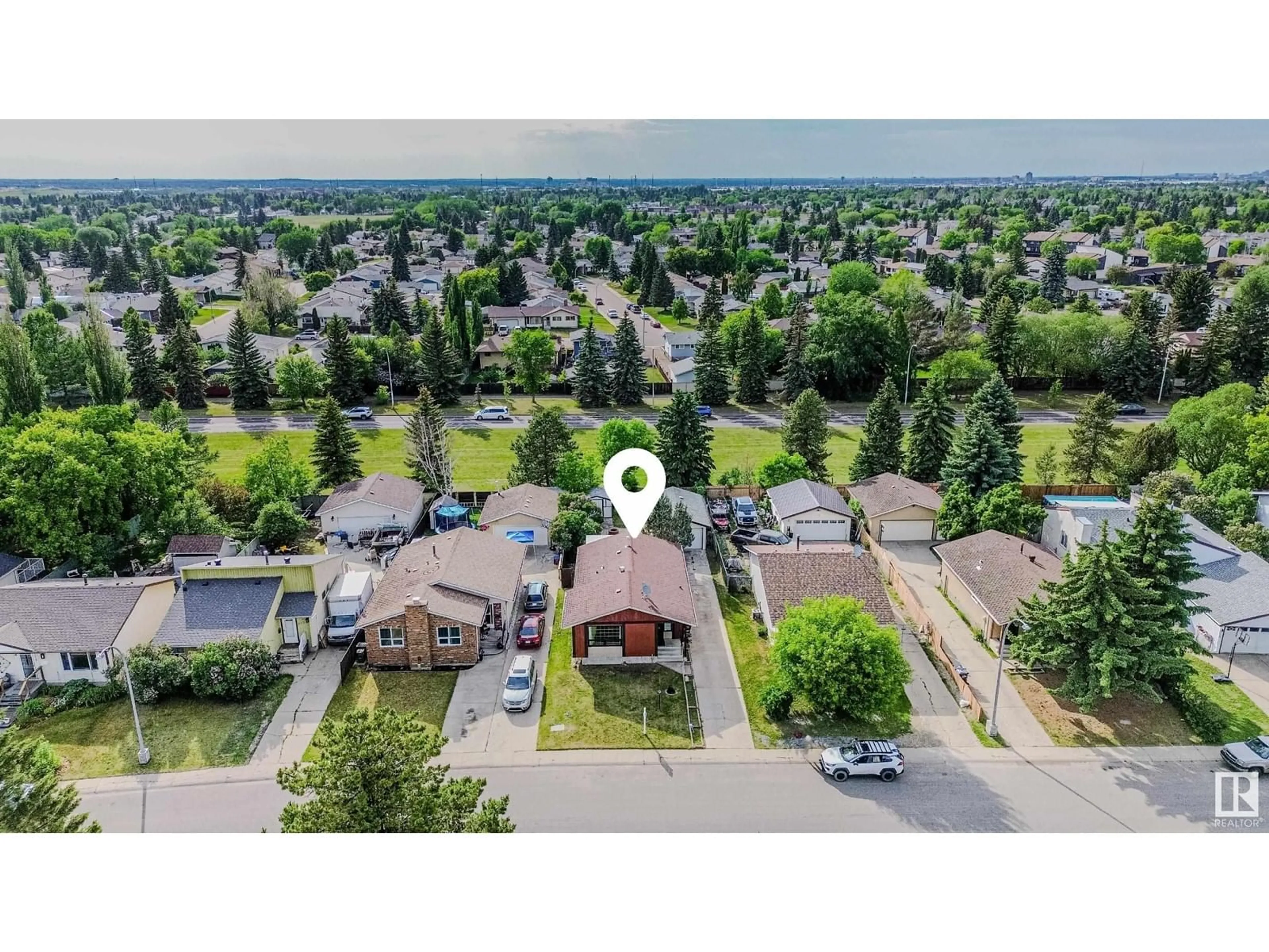 A pic from outside/outdoor area/front of a property/back of a property/a pic from drone, street for NW - 1240 65 ST, Edmonton Alberta T6L2E7