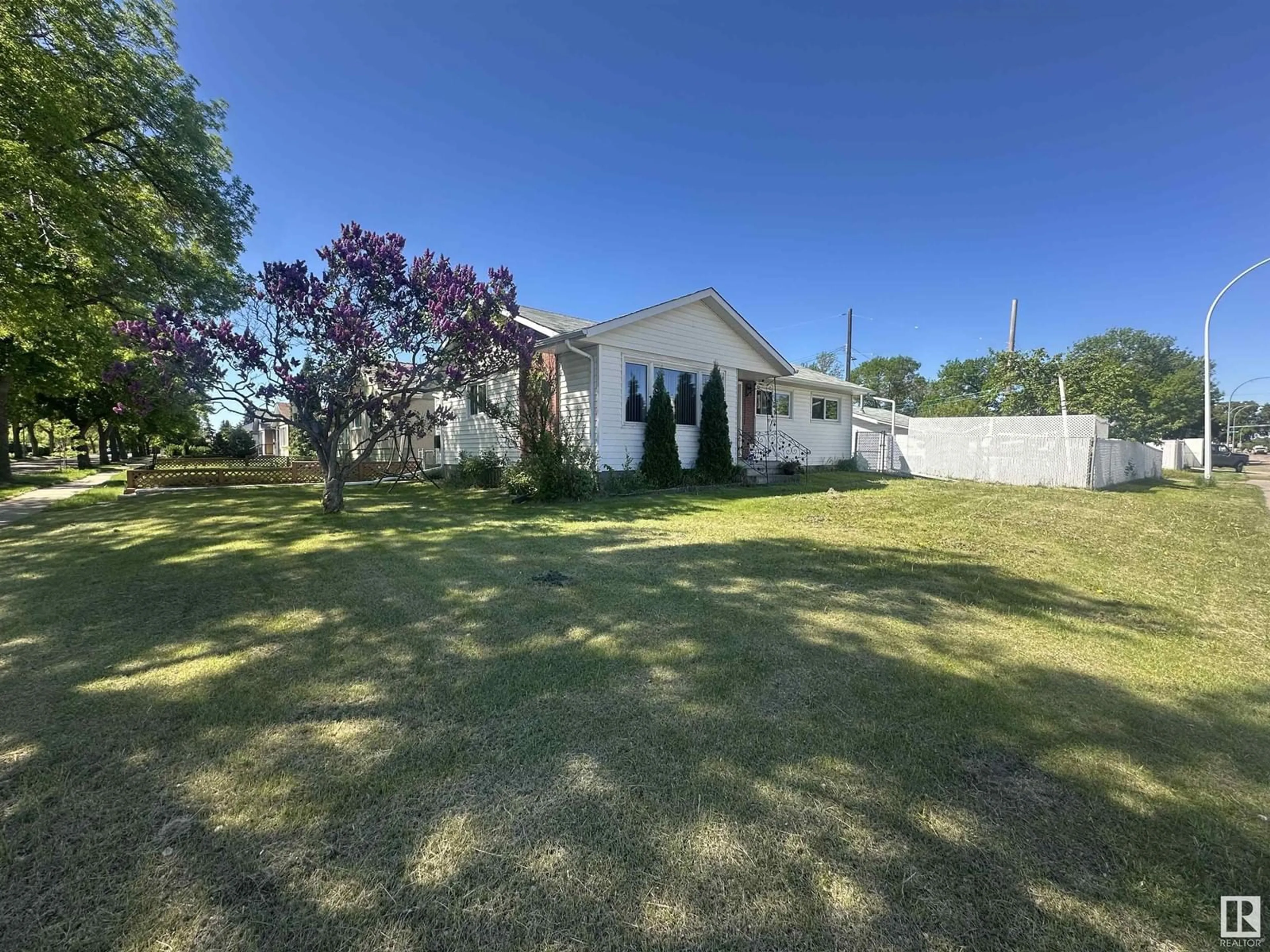A pic from outside/outdoor area/front of a property/back of a property/a pic from drone, unknown for NW - 12238 48 ST, Edmonton Alberta T5W2Z4