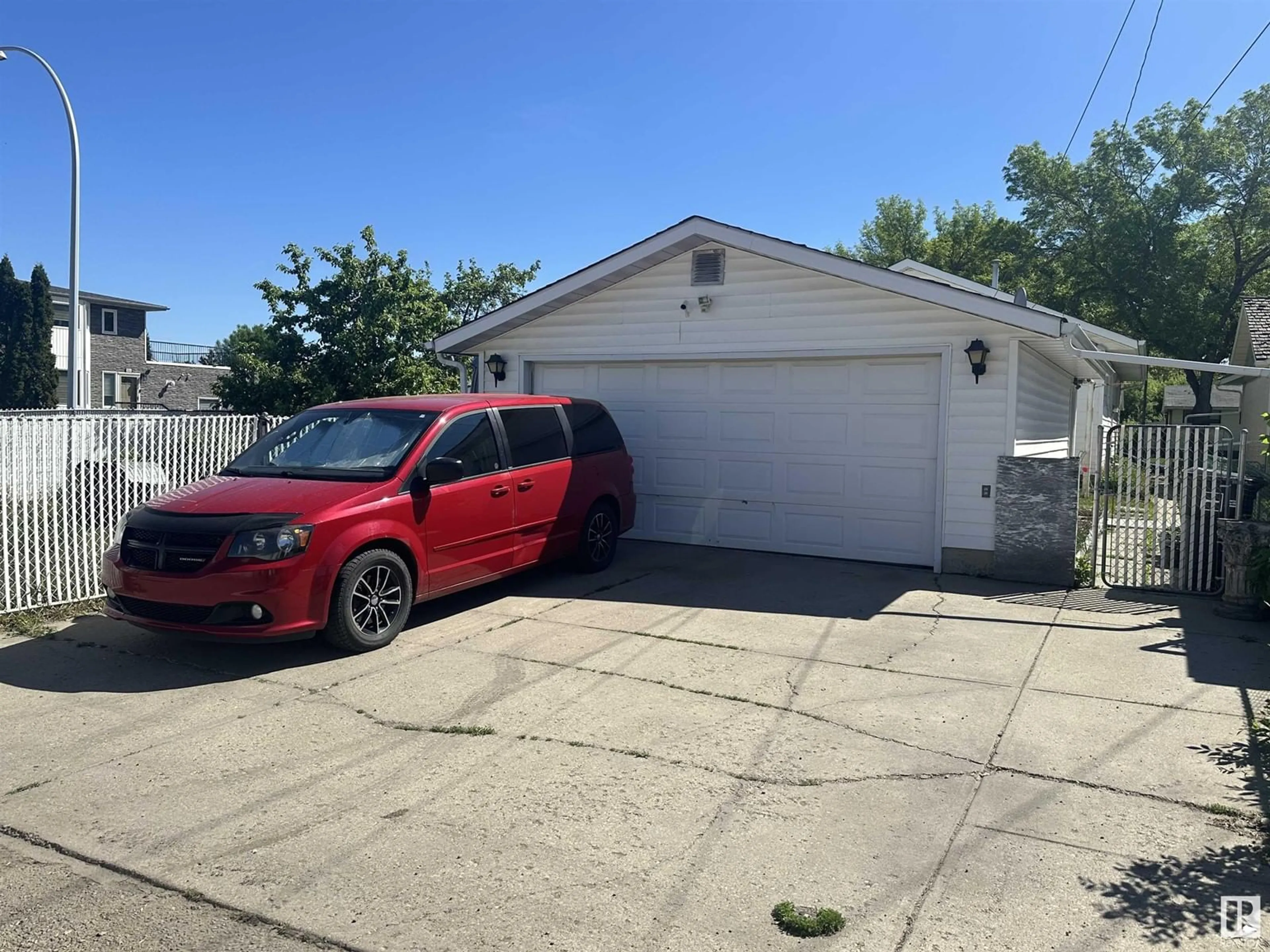 Indoor garage for NW - 12238 48 ST, Edmonton Alberta T5W2Z4