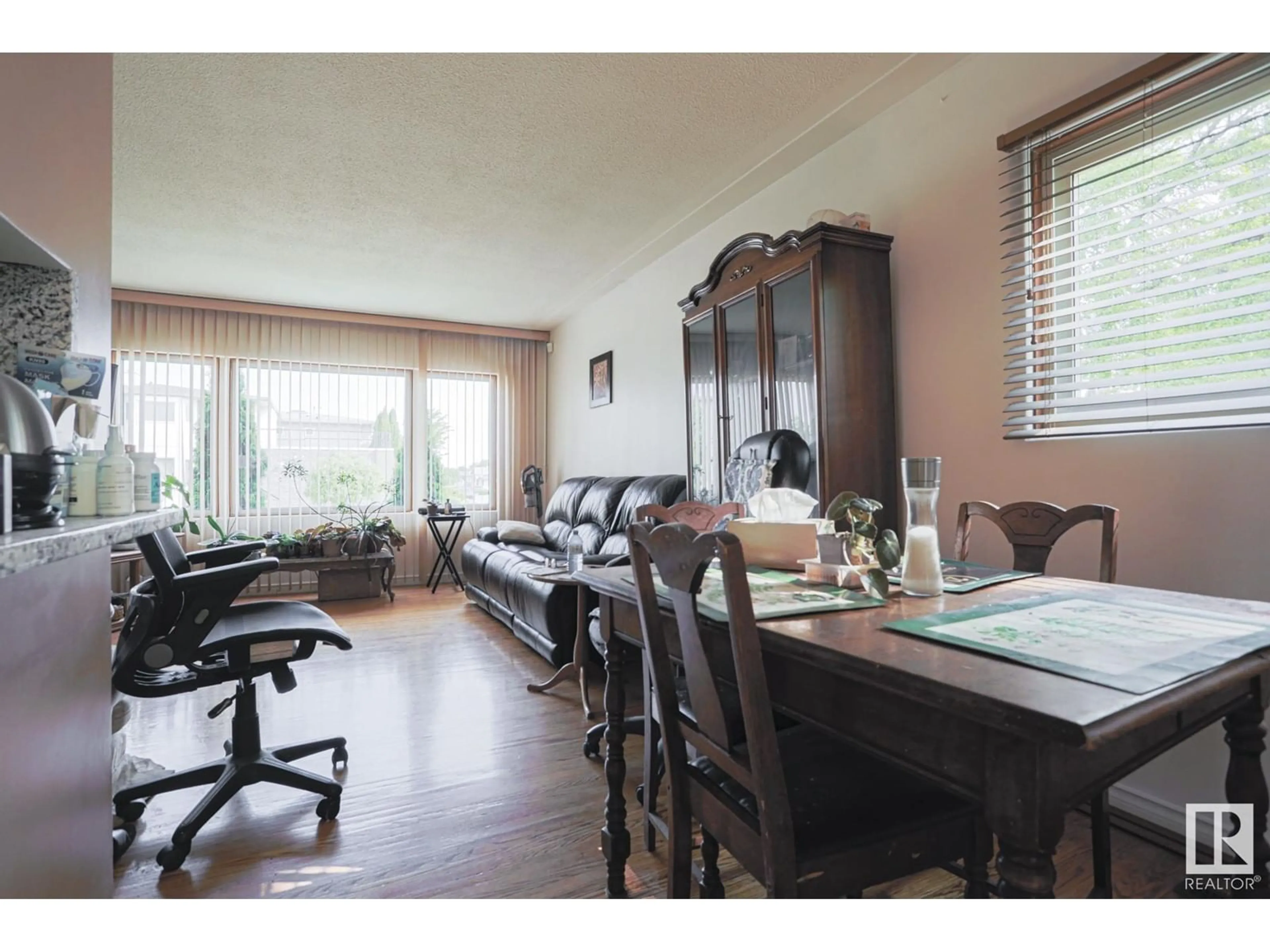 Dining room, wood/laminate floor for NW - 12238 48 ST, Edmonton Alberta T5W2Z4