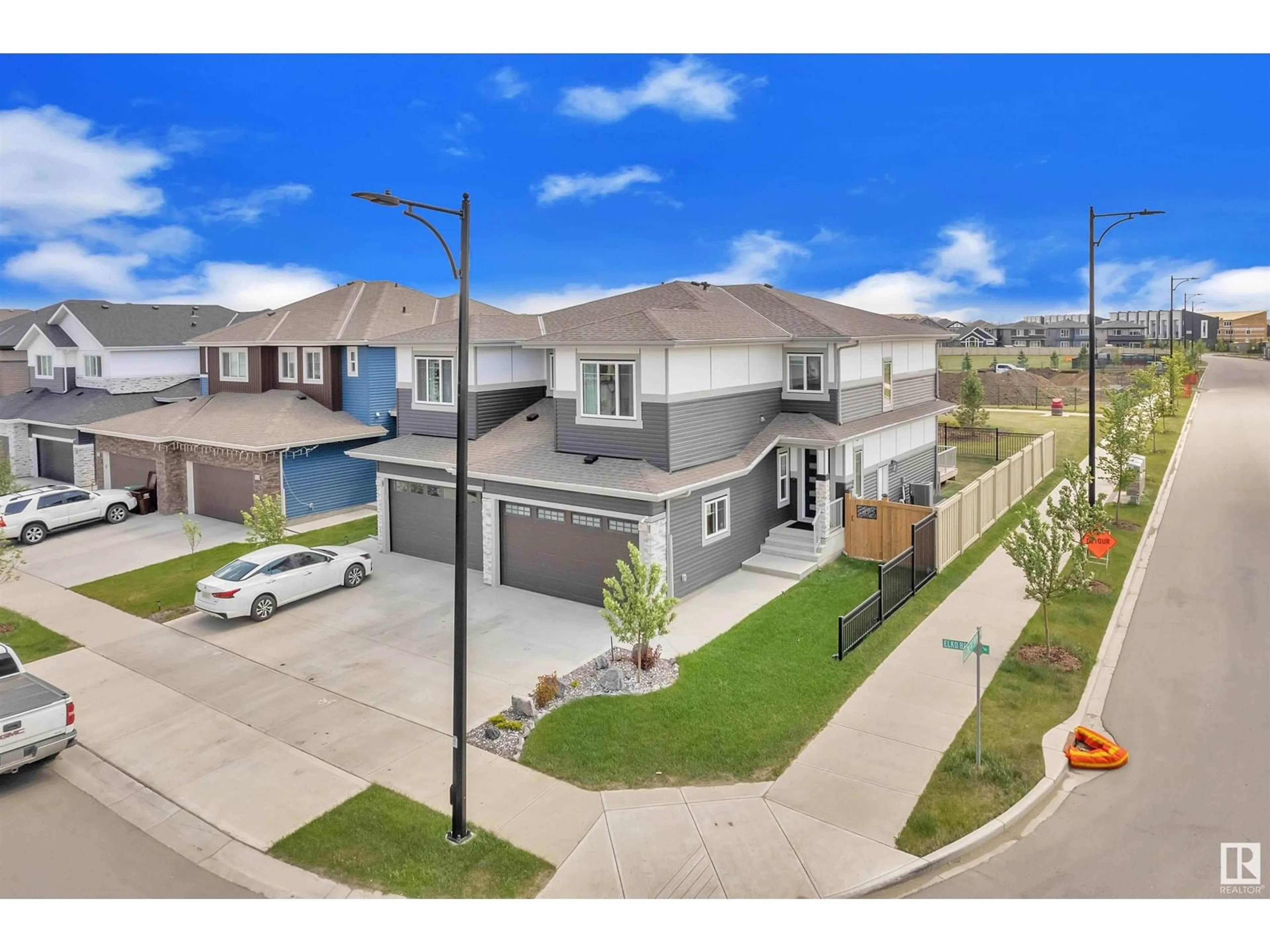 A pic from outside/outdoor area/front of a property/back of a property/a pic from drone, street for 1 ELKO BN, St. Albert Alberta T8N7Z9