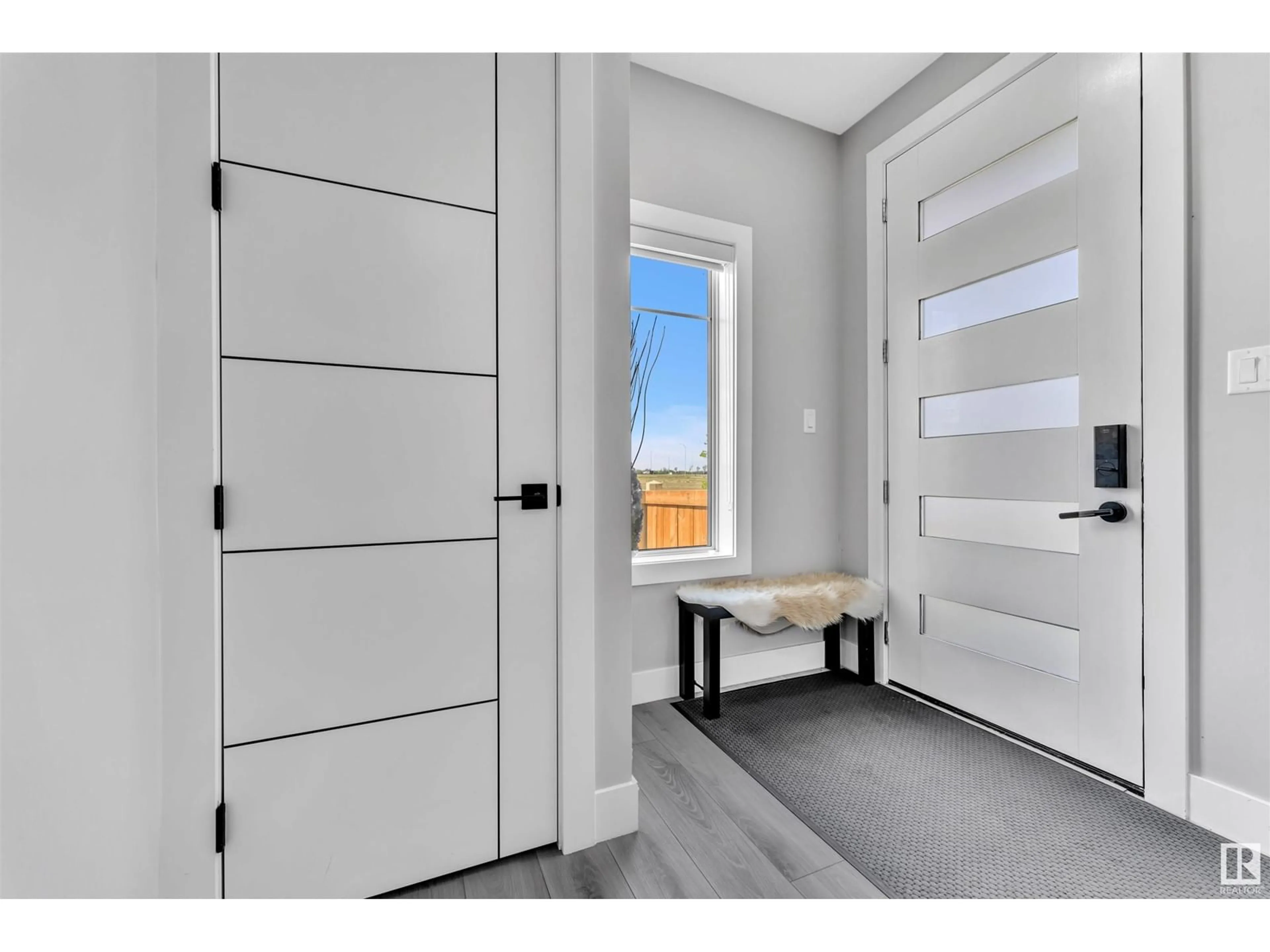 Indoor entryway for 1 ELKO BN, St. Albert Alberta T8N7Z9