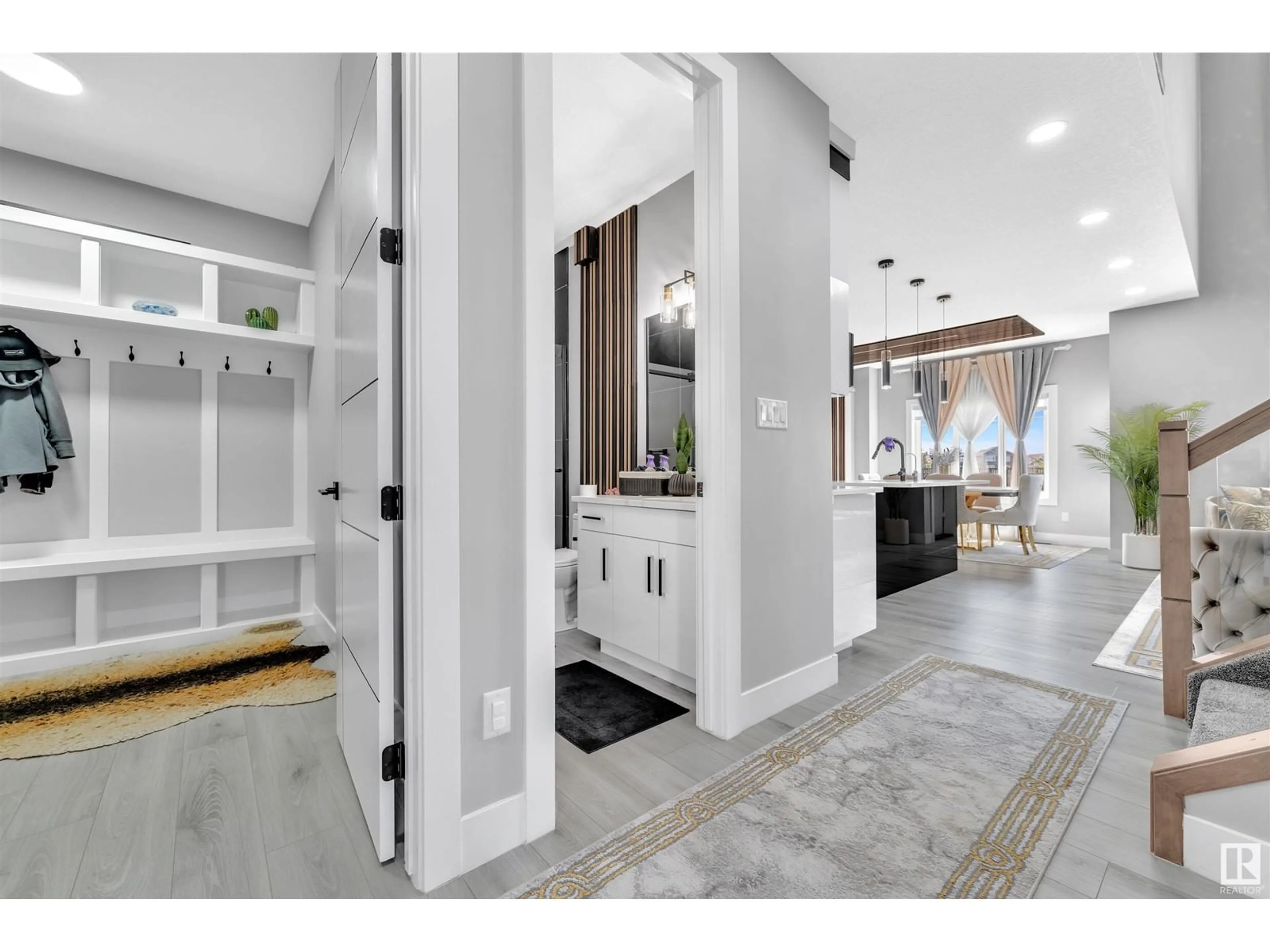 Indoor entryway for 1 ELKO BN, St. Albert Alberta T8N7Z9
