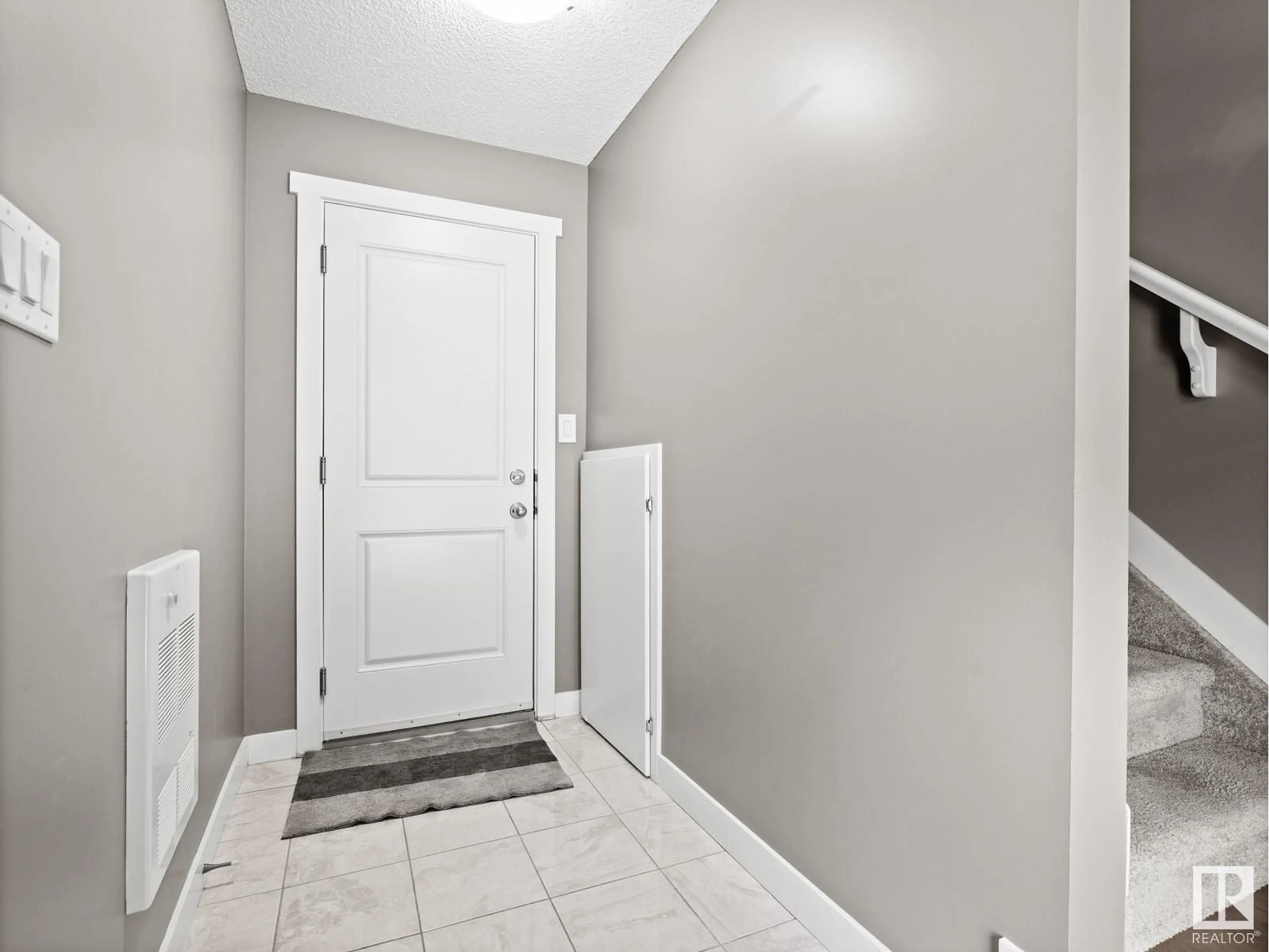 Indoor entryway for 98 - 1203 163 ST, Edmonton Alberta T6W3X1