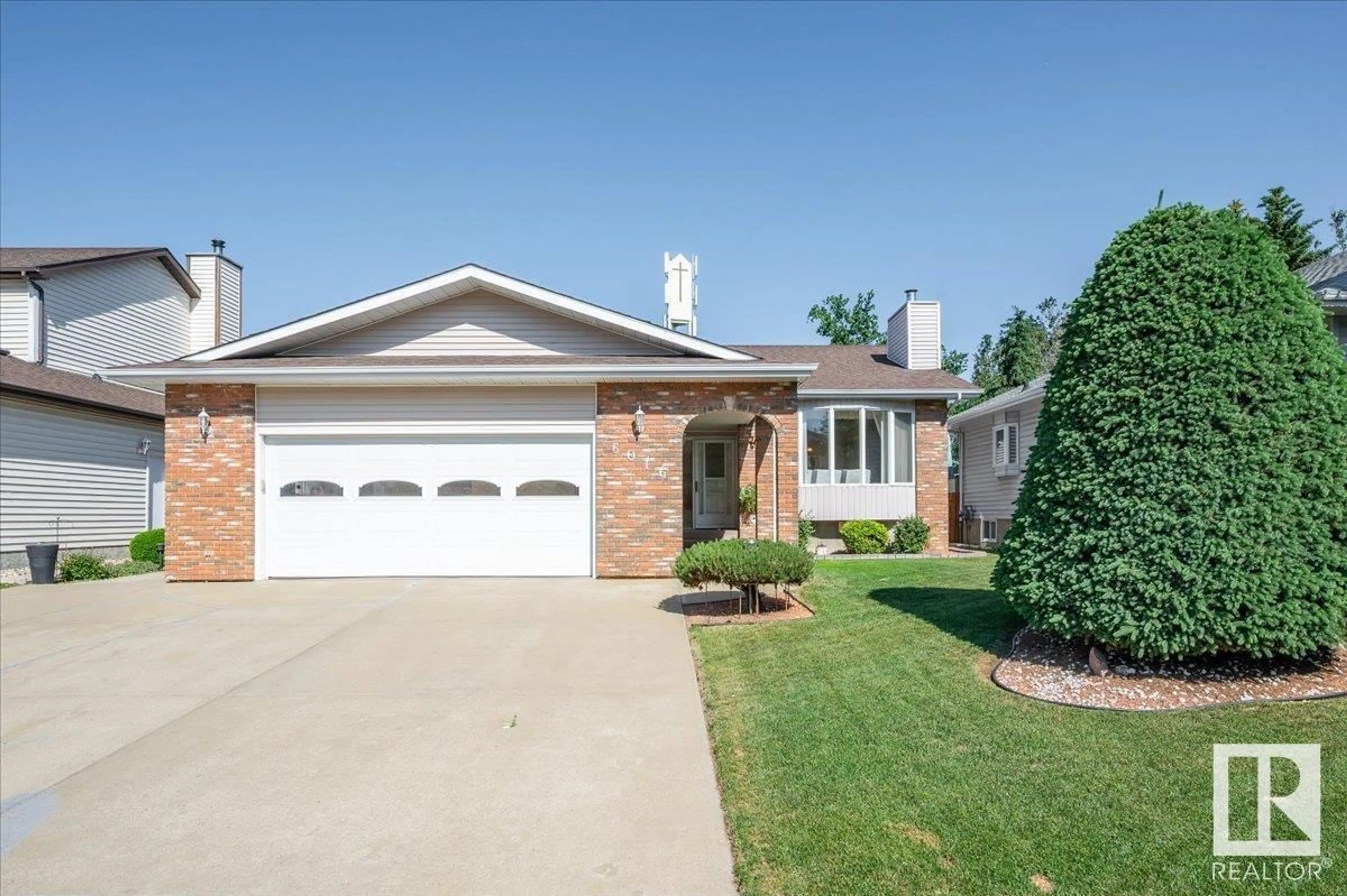 Home with vinyl exterior material, street for 6016 183 ST, Edmonton Alberta T6M1T8