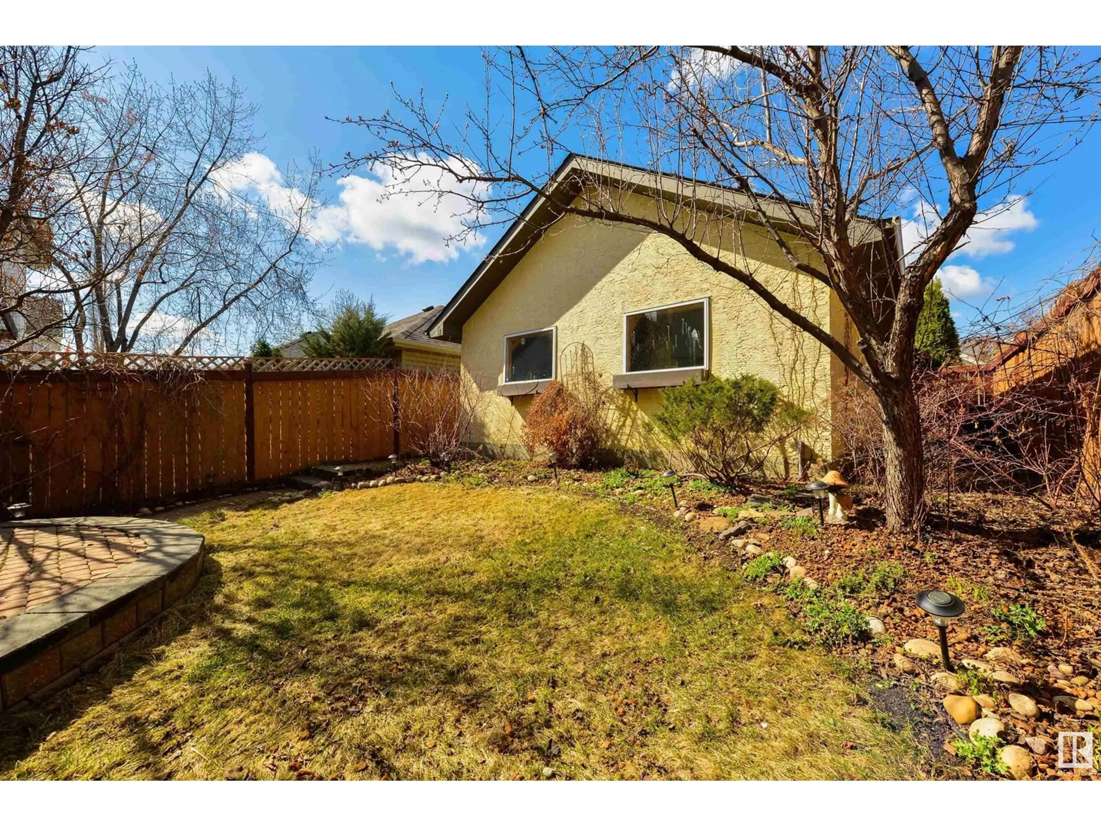 Unknown for NW - 10072 90 ST, Edmonton Alberta T5H4P2