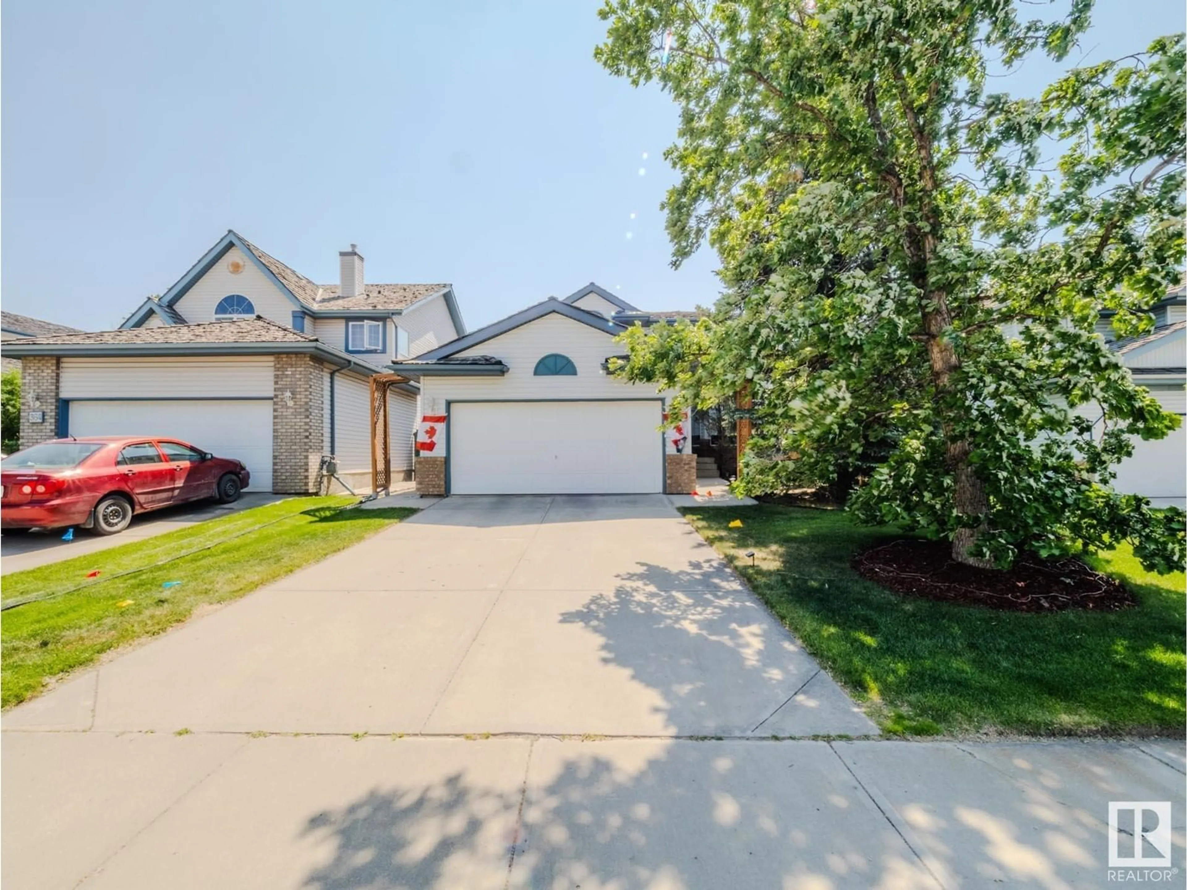 A pic from outside/outdoor area/front of a property/back of a property/a pic from drone, street for 366 BLACKBURN EAST DR, Edmonton Alberta T6W1B8