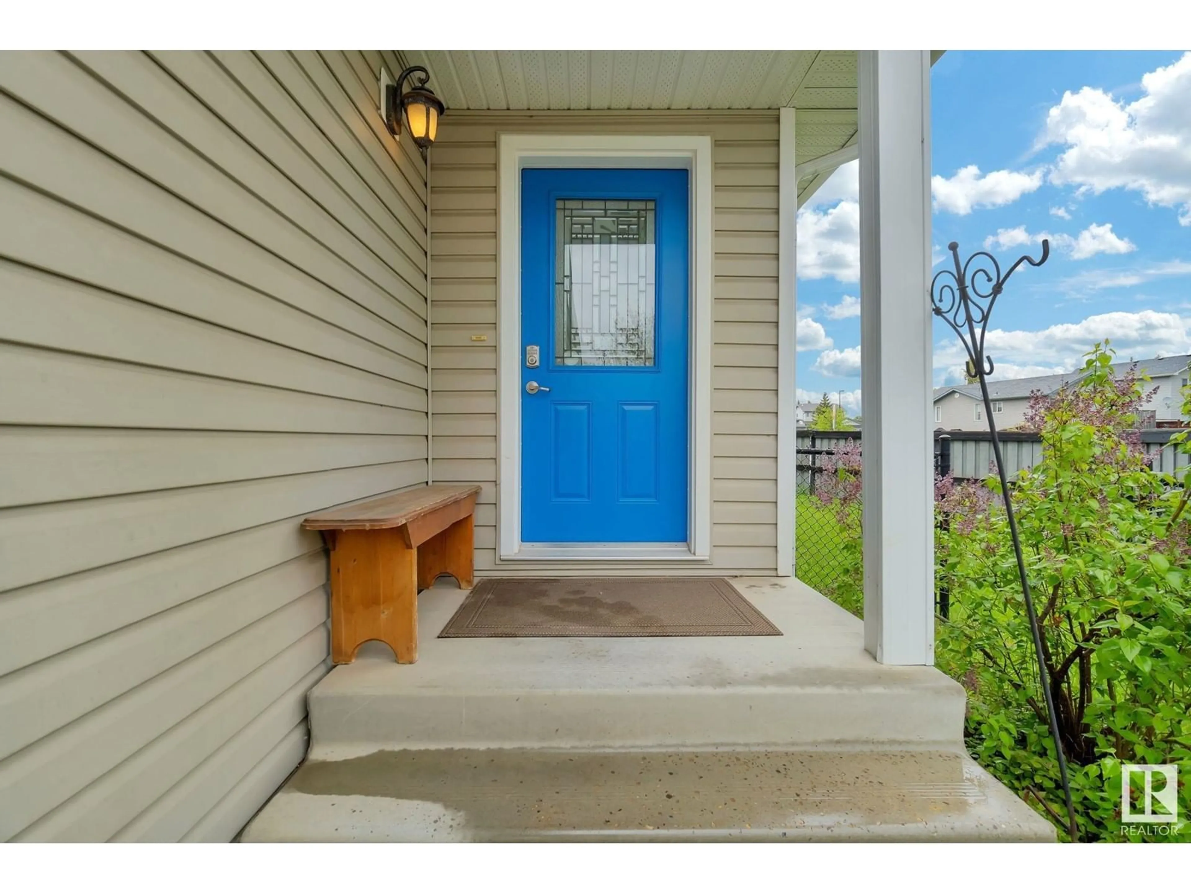 Indoor entryway for 212 WESTERRA BV, Stony Plain Alberta T7Z2W9