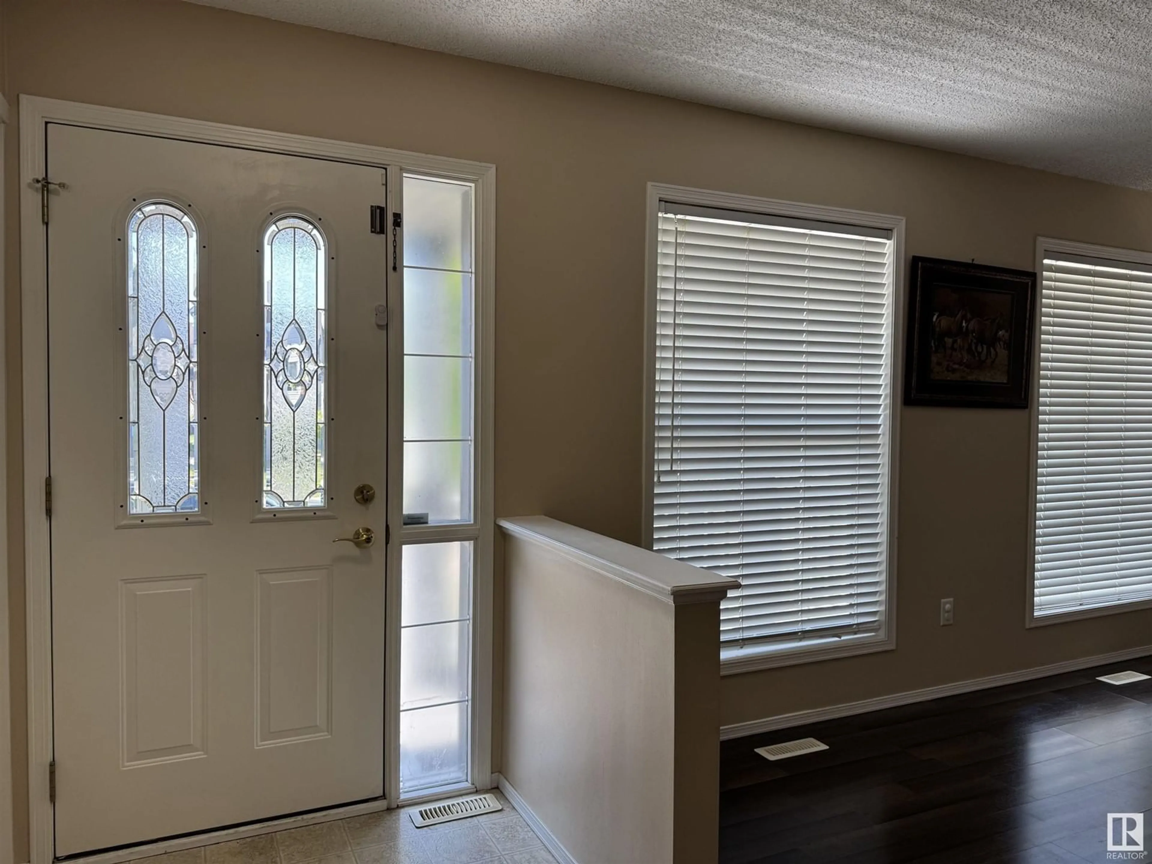 Indoor entryway for 14004 156 AV, Edmonton Alberta T6V1T3