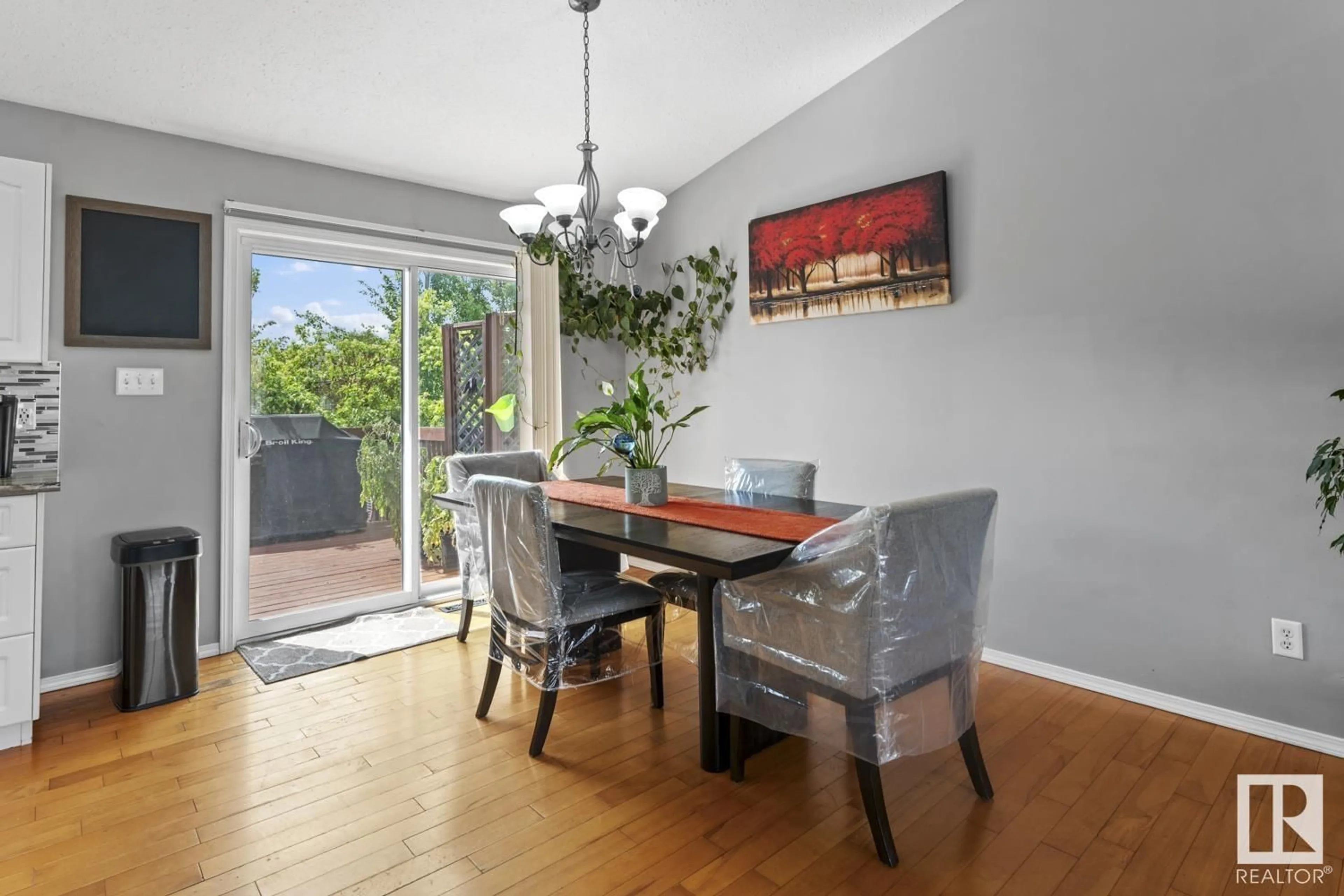 Dining room, wood/laminate floor for 2606 6 AV, Cold Lake Alberta T9N2C7