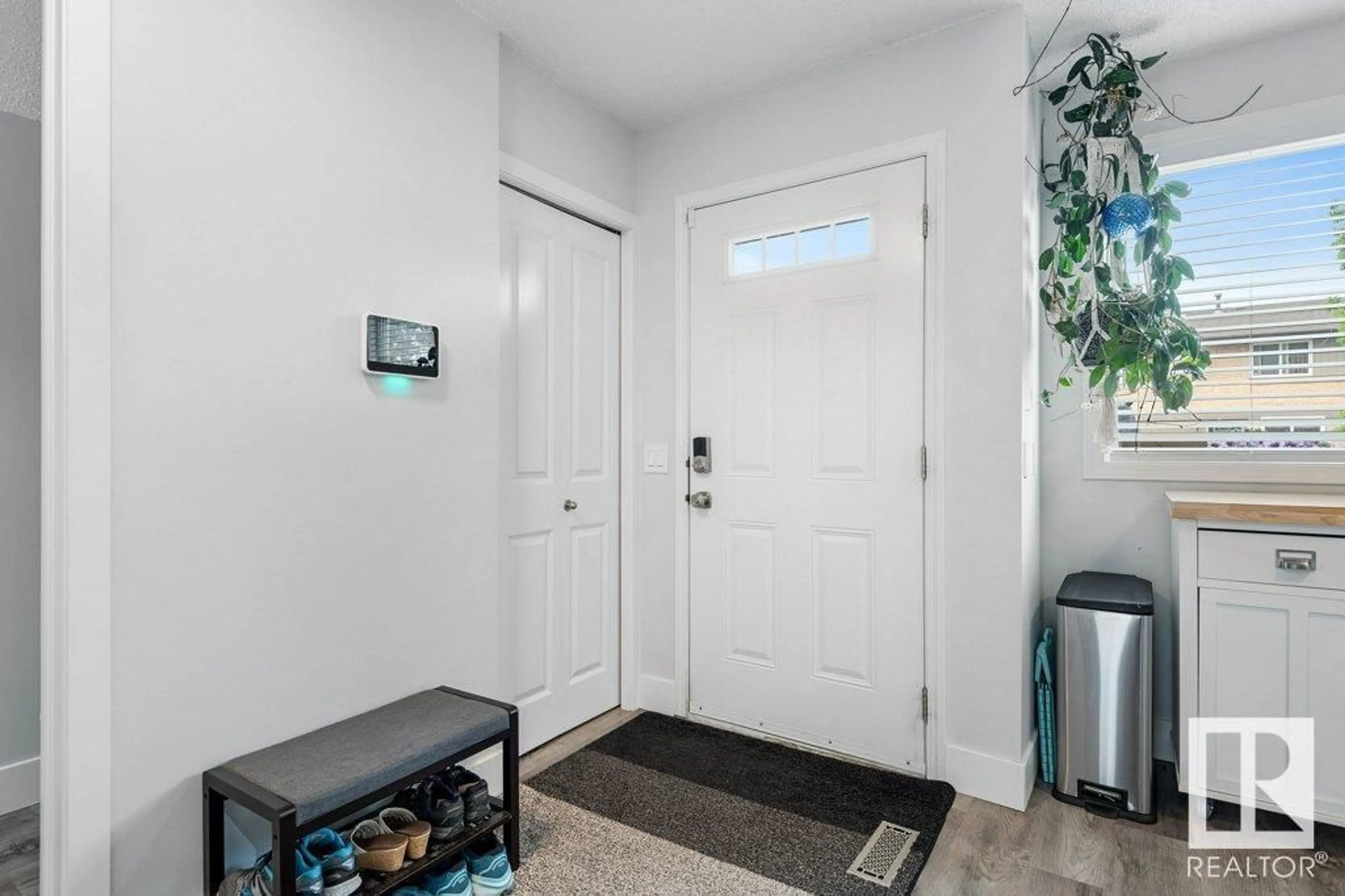 Indoor entryway for 65 - 8930 99 AV, Fort Saskatchewan Alberta T8L0C9