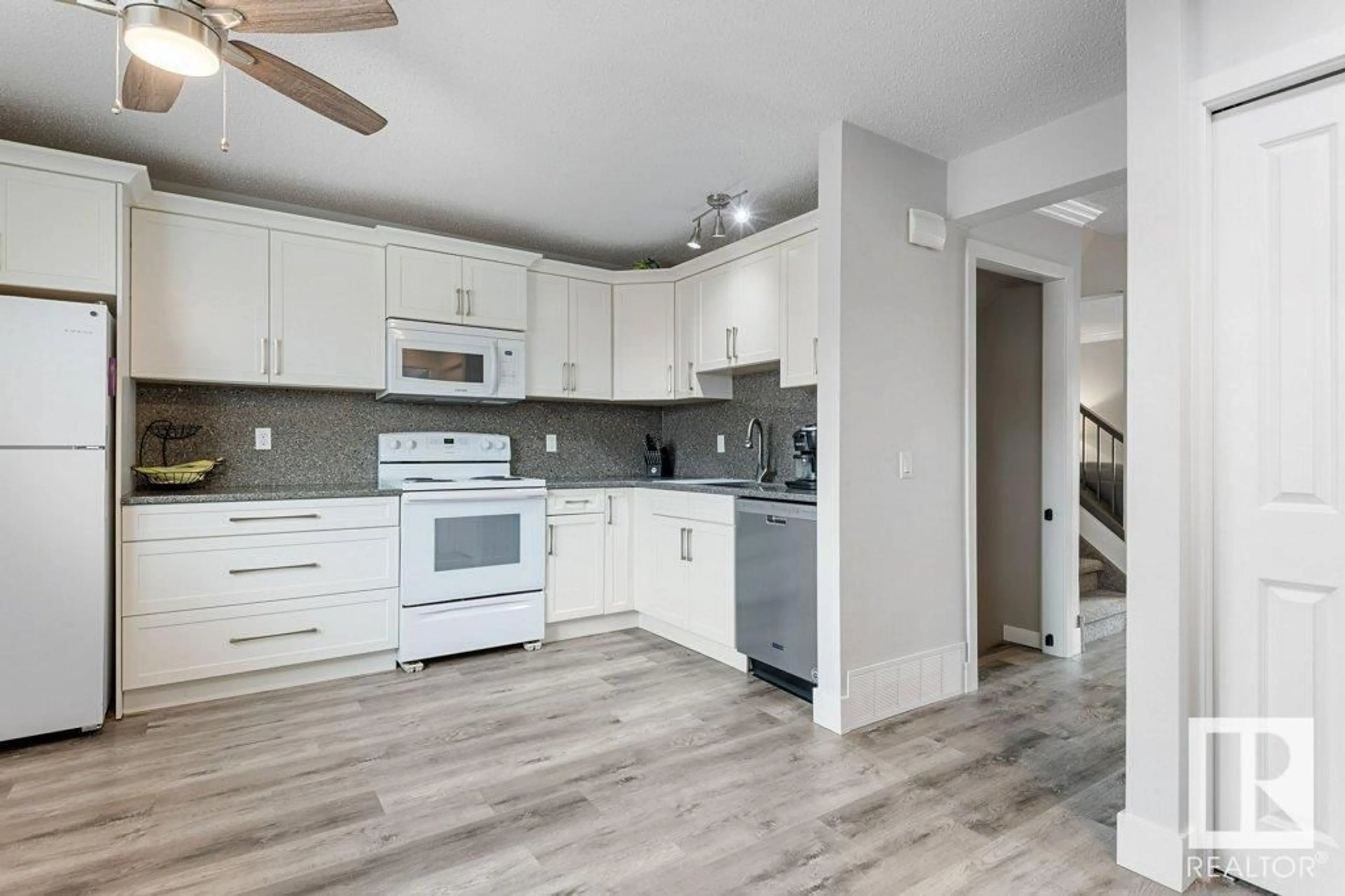Open concept kitchen, unknown for 65 - 8930 99 AV, Fort Saskatchewan Alberta T8L0C9