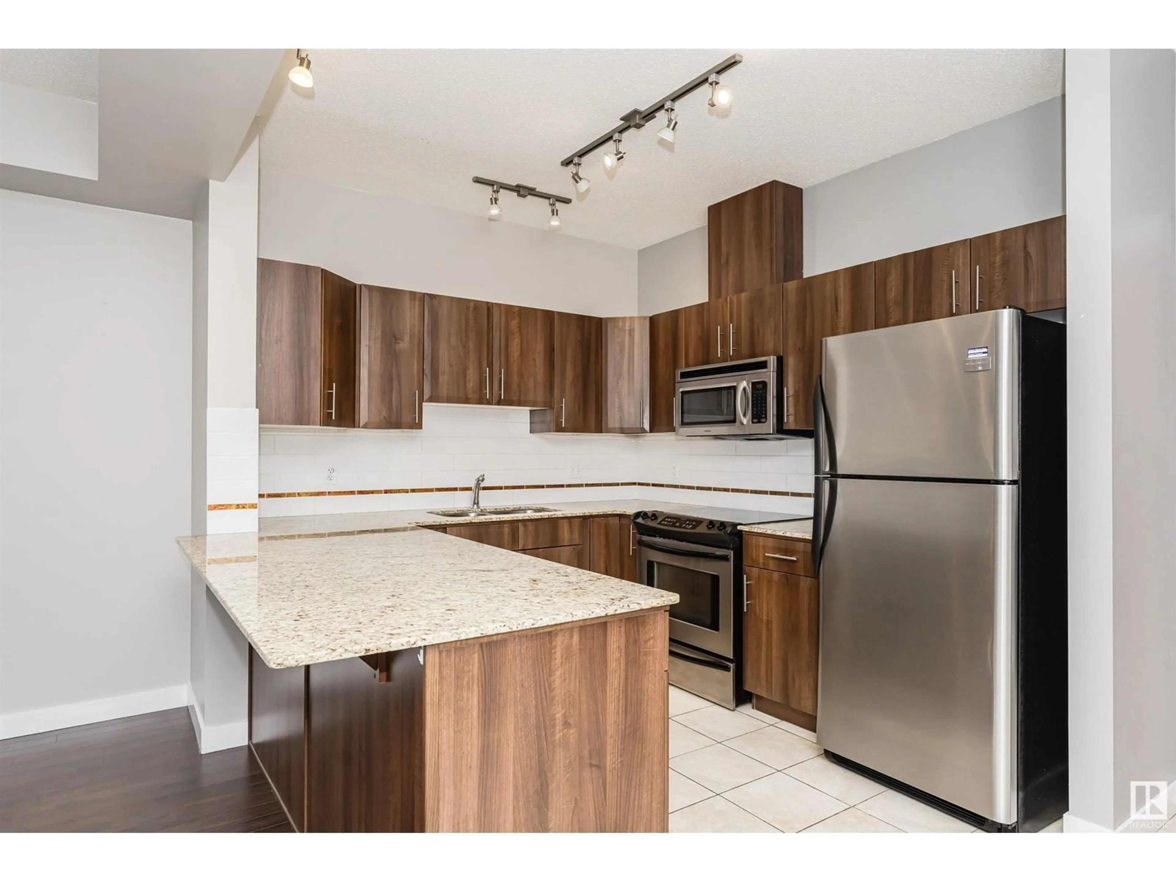 Standard kitchen, unknown for 207 - 10333 112 ST NW, Edmonton Alberta T5K0B4
