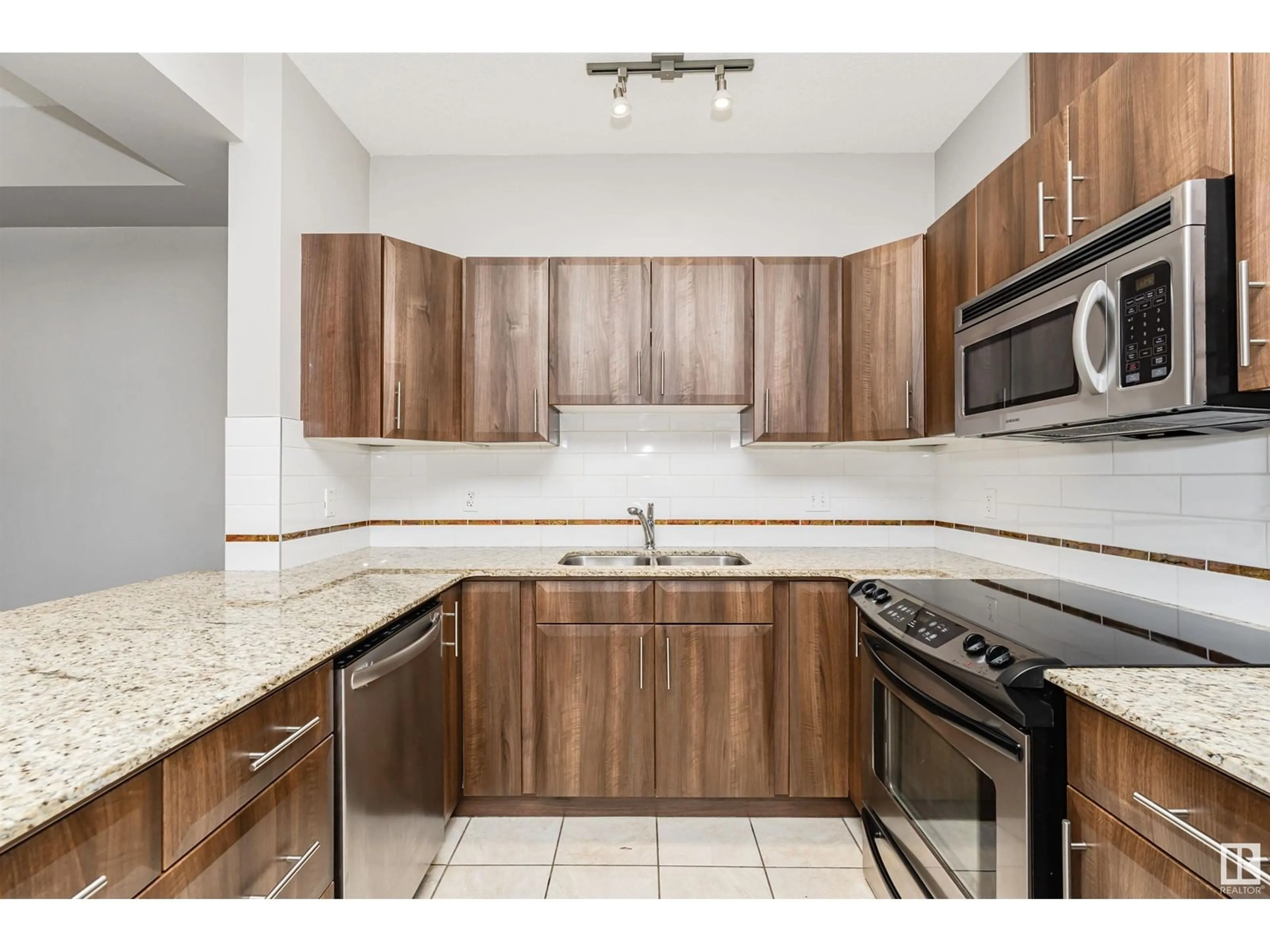 Standard kitchen, unknown for 207 - 10333 112 ST NW, Edmonton Alberta T5K0B4