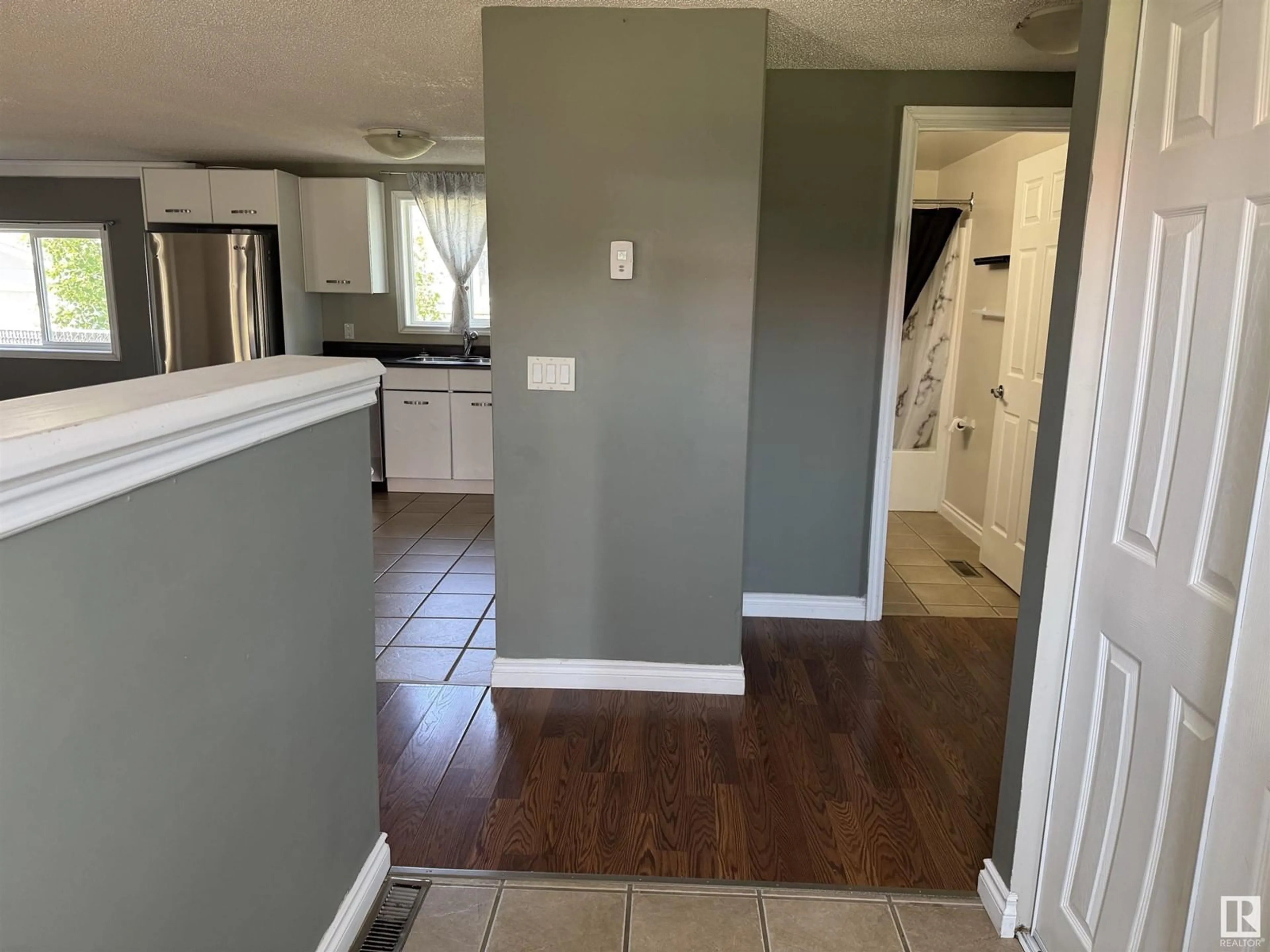 Indoor entryway for 5006 49 ST, Rocky Rapids Alberta T0E1Z0