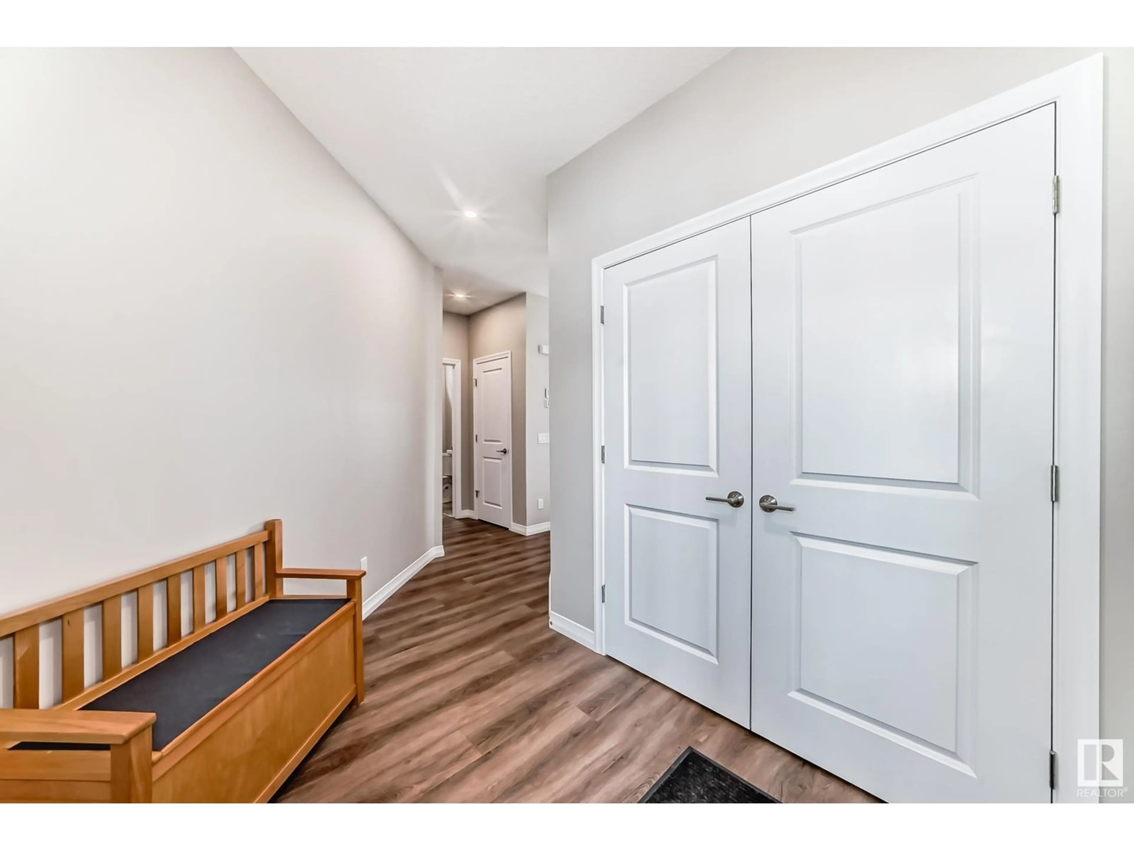Indoor entryway for 9212 224 ST, Edmonton Alberta T5T7L9
