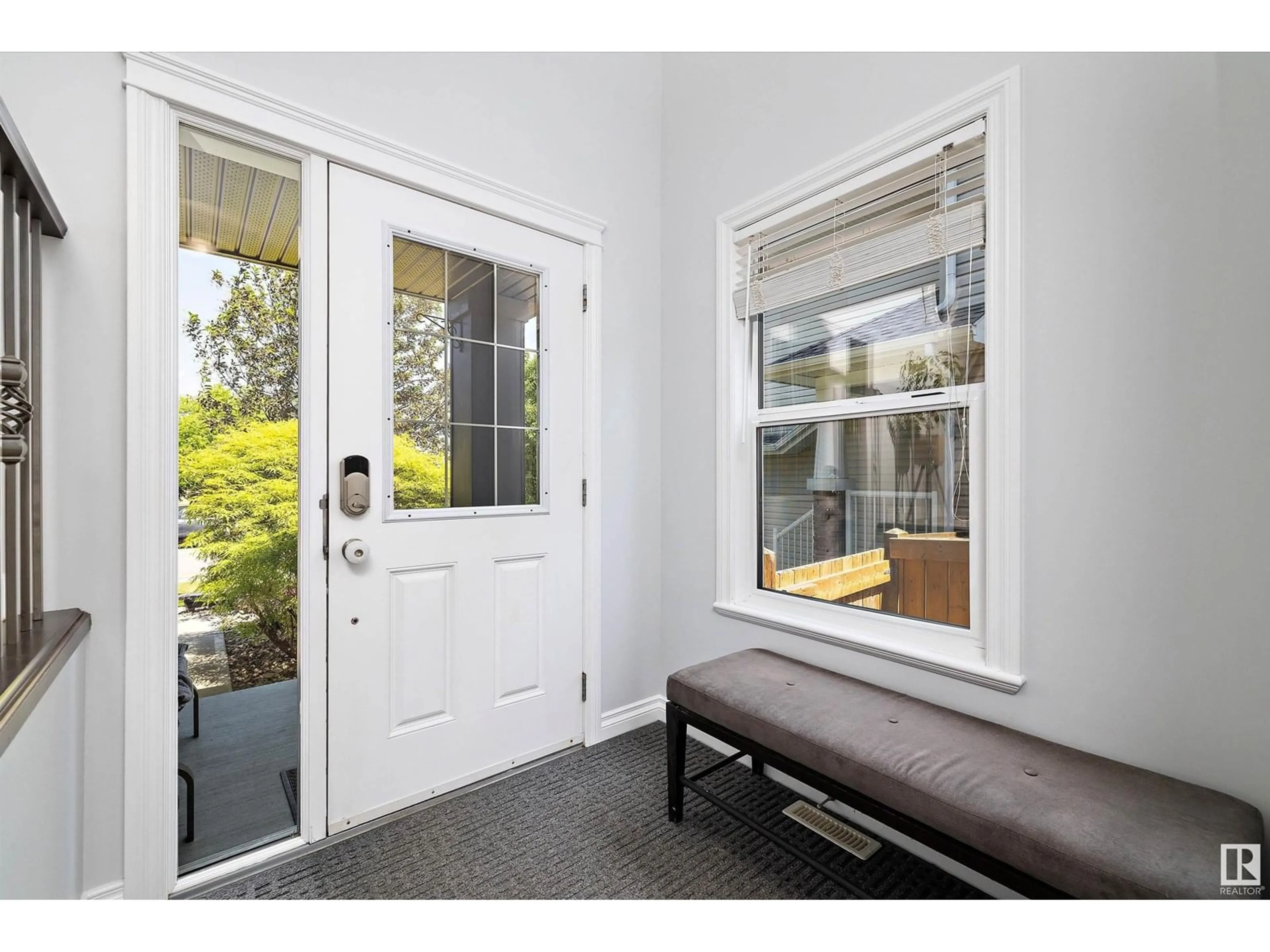 Indoor entryway for 39 HERON CR, Spruce Grove Alberta T7X0G1