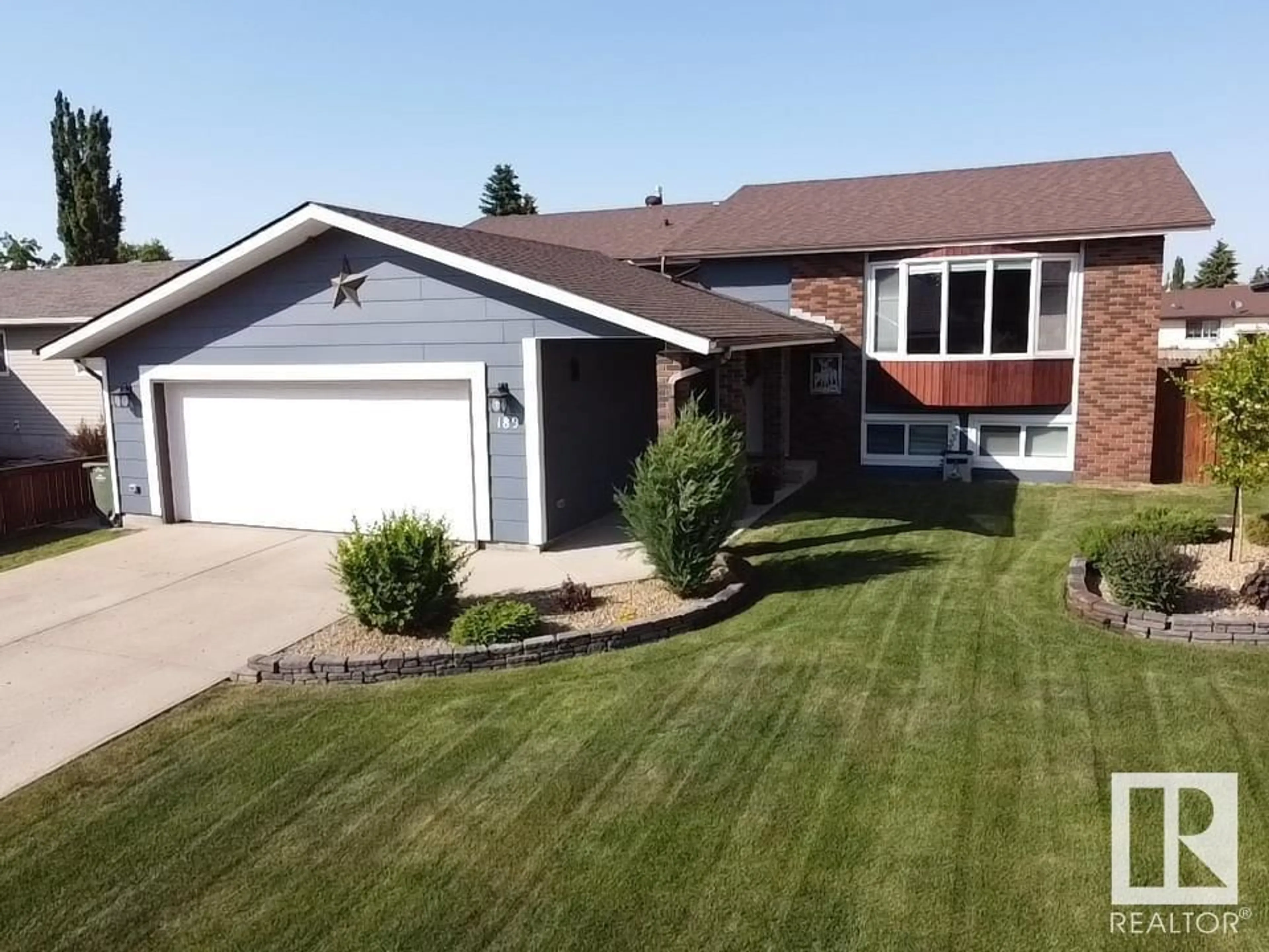 Home with vinyl exterior material, street for 189 WILLOW DR, Wetaskiwin Alberta T9A2V3