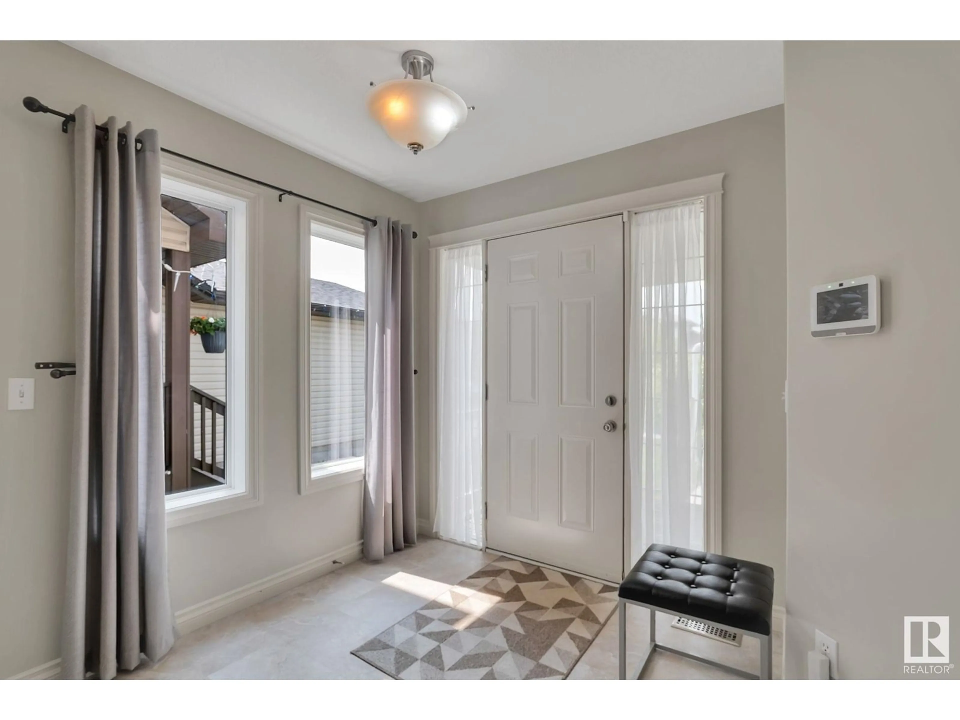 Indoor entryway for 86 GRAYRIDGE CR, Stony Plain Alberta T7Z0A1