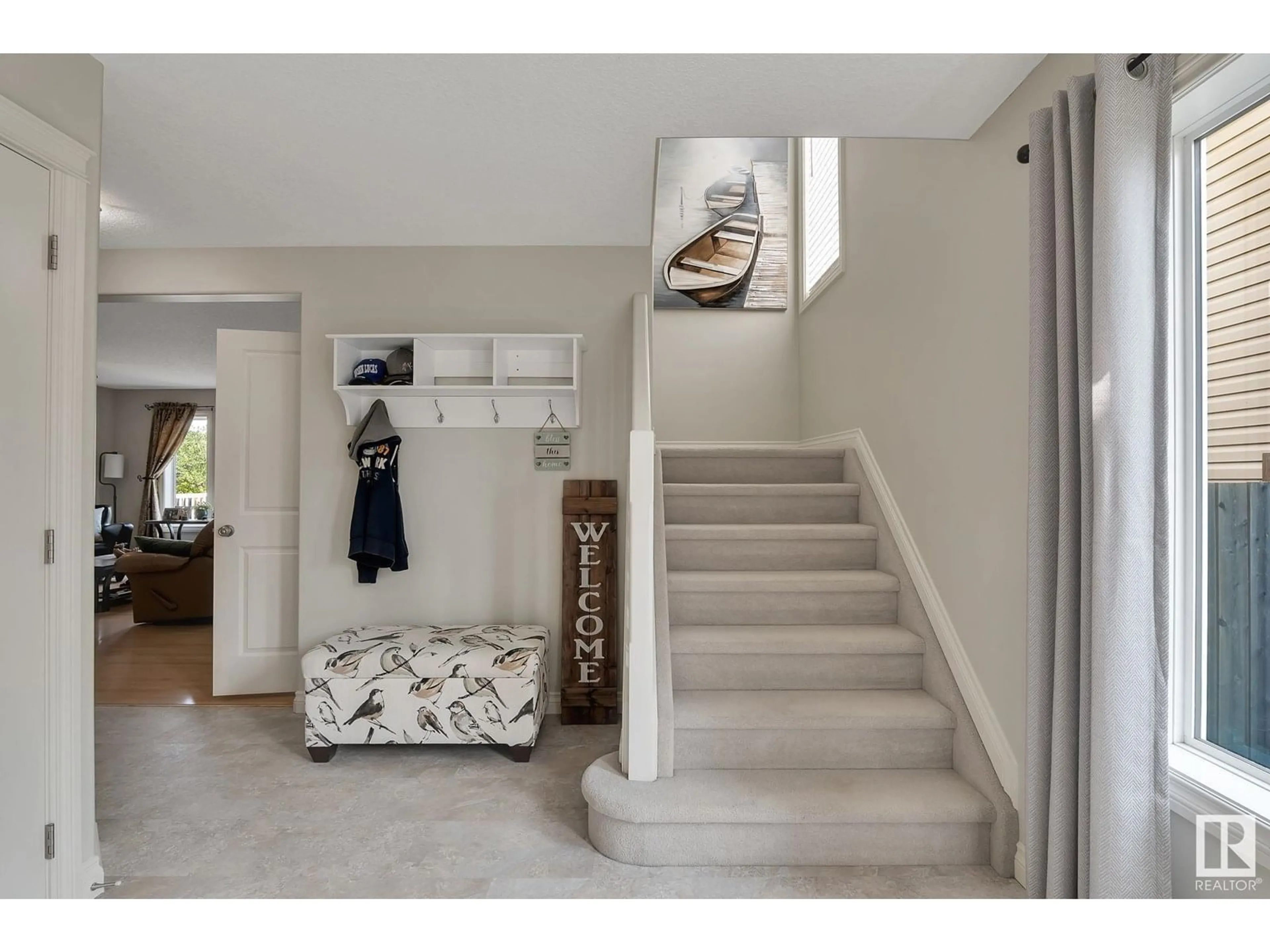 Indoor entryway for 86 GRAYRIDGE CR, Stony Plain Alberta T7Z0A1
