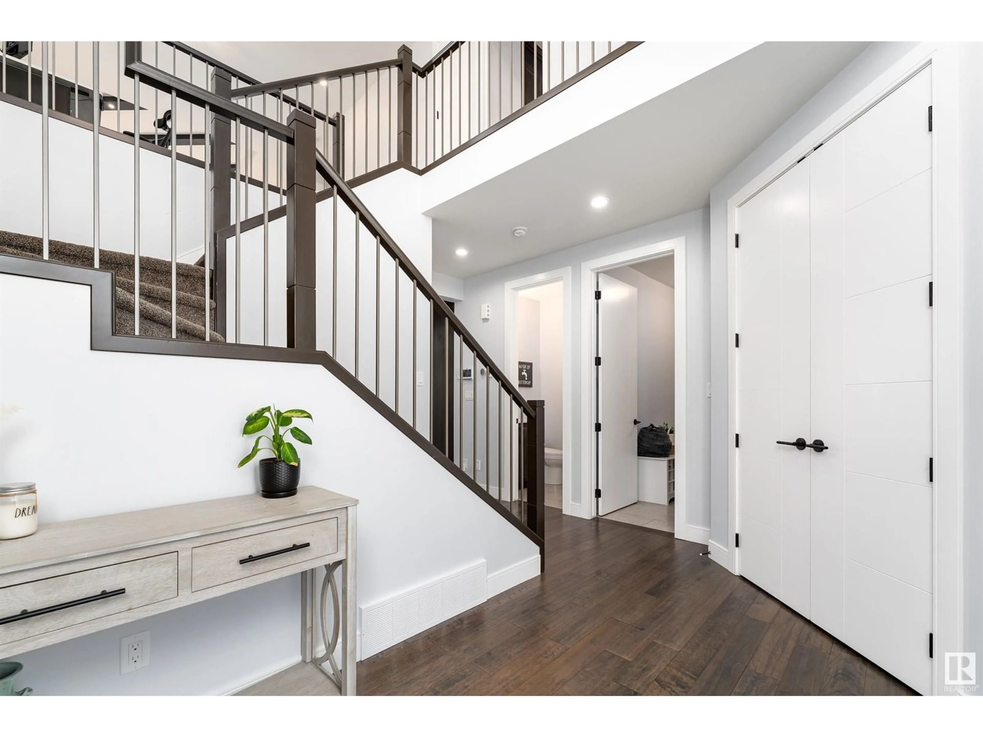 Indoor entryway for 195 CRANBERRY BN, Fort Saskatchewan Alberta T8L0R5