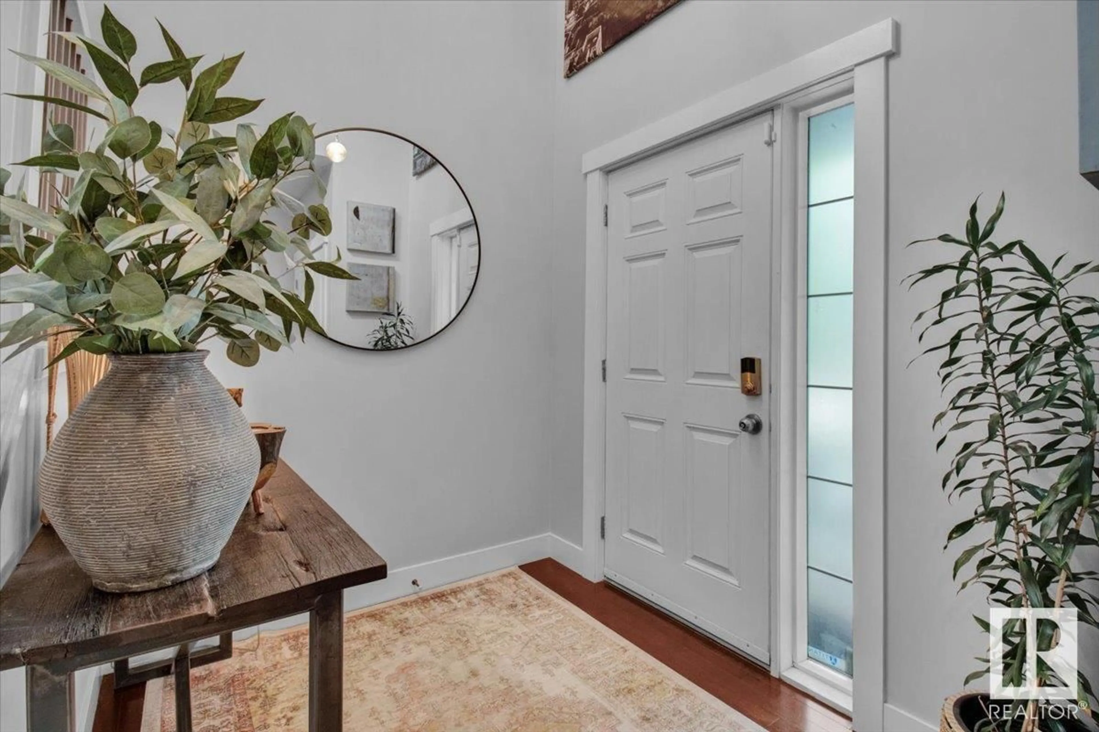 Indoor entryway for 21941 94A AV, Edmonton Alberta T5T1N1