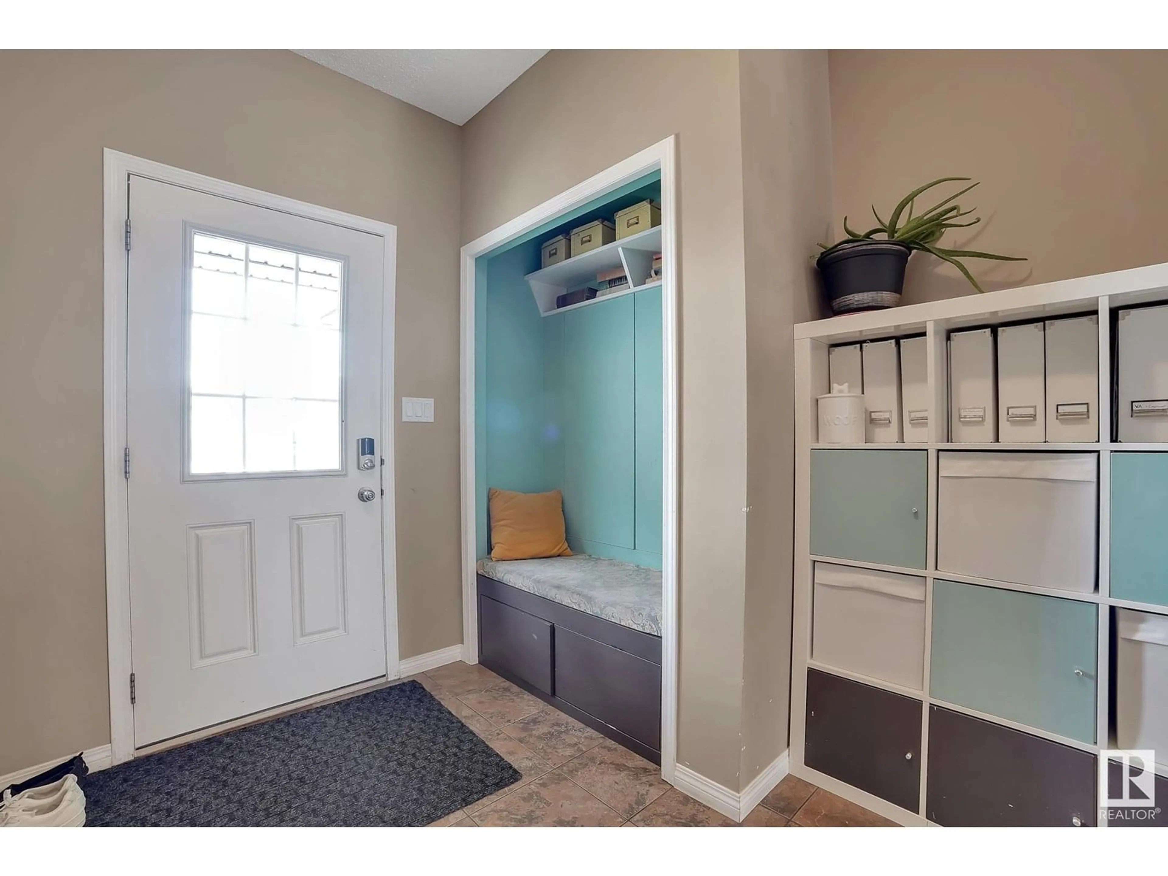 Indoor entryway for 50 HARTWICK MR, Spruce Grove Alberta T7X0L8