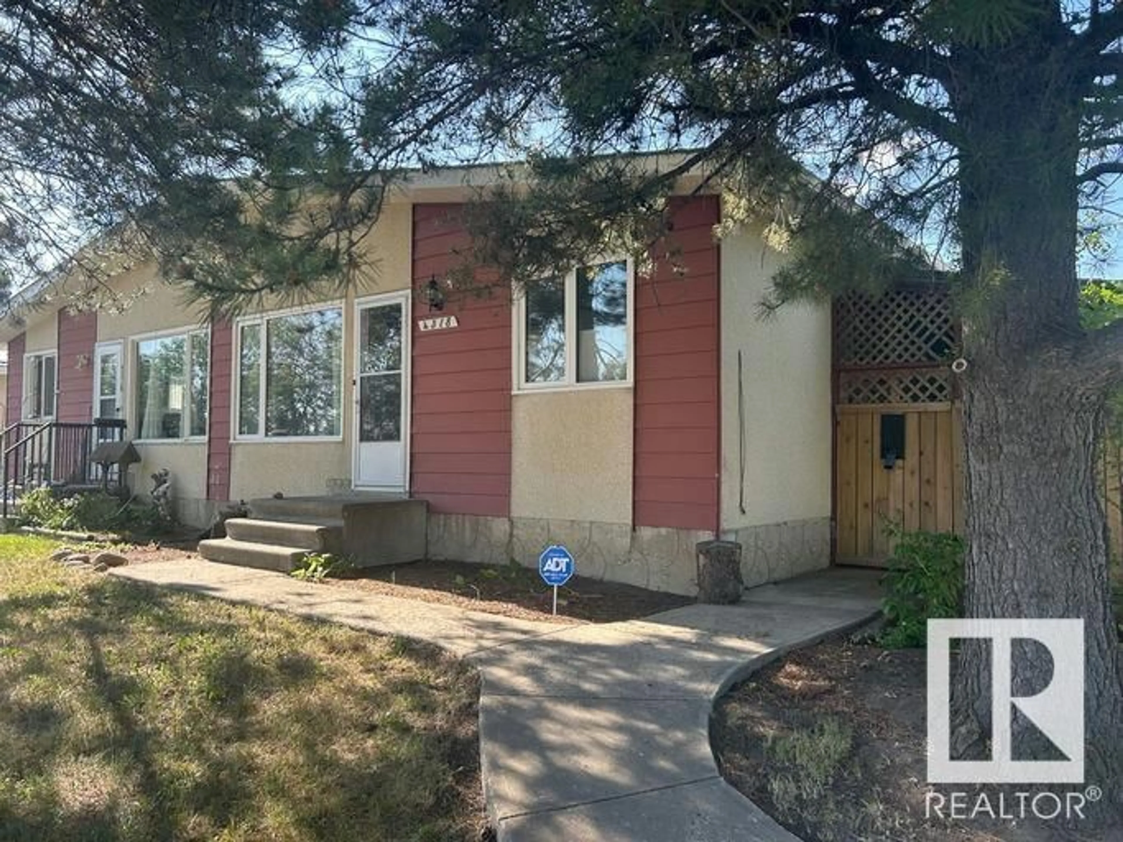 Home with vinyl exterior material, street for 4318 44 AV, Stony Plain Alberta T7Z1J3