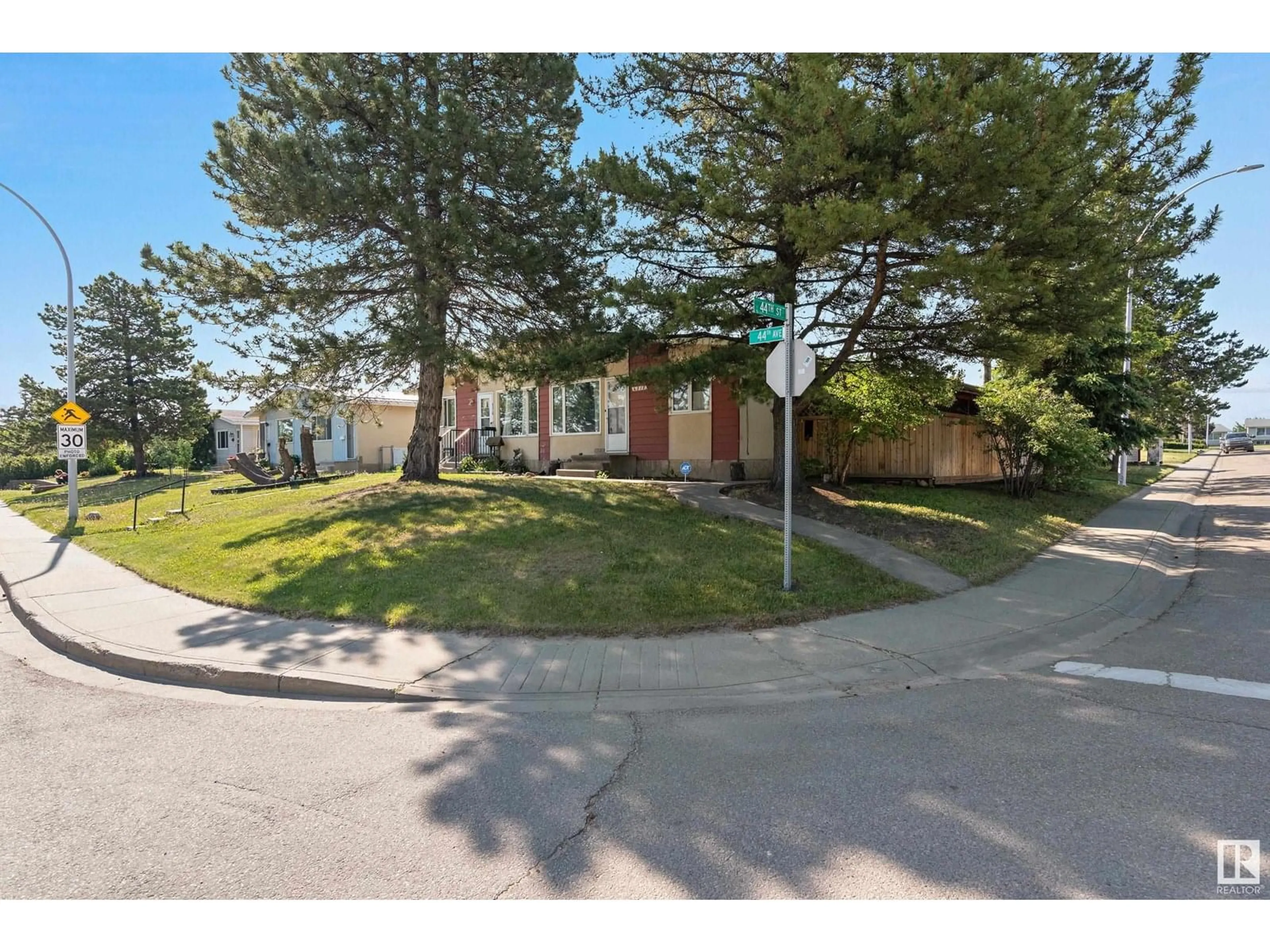 A pic from outside/outdoor area/front of a property/back of a property/a pic from drone, street for 4318 44 AV, Stony Plain Alberta T7Z1J3