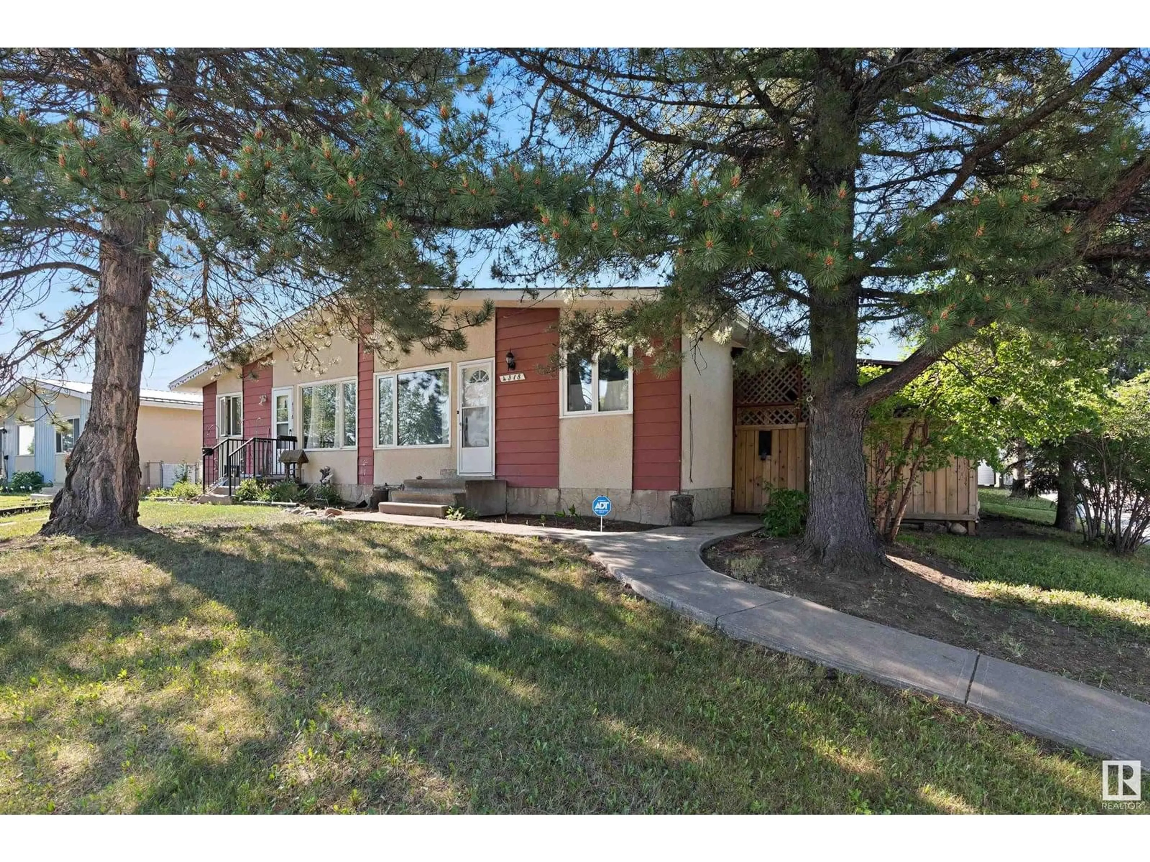 Home with vinyl exterior material, street for 4318 44 AV, Stony Plain Alberta T7Z1J3