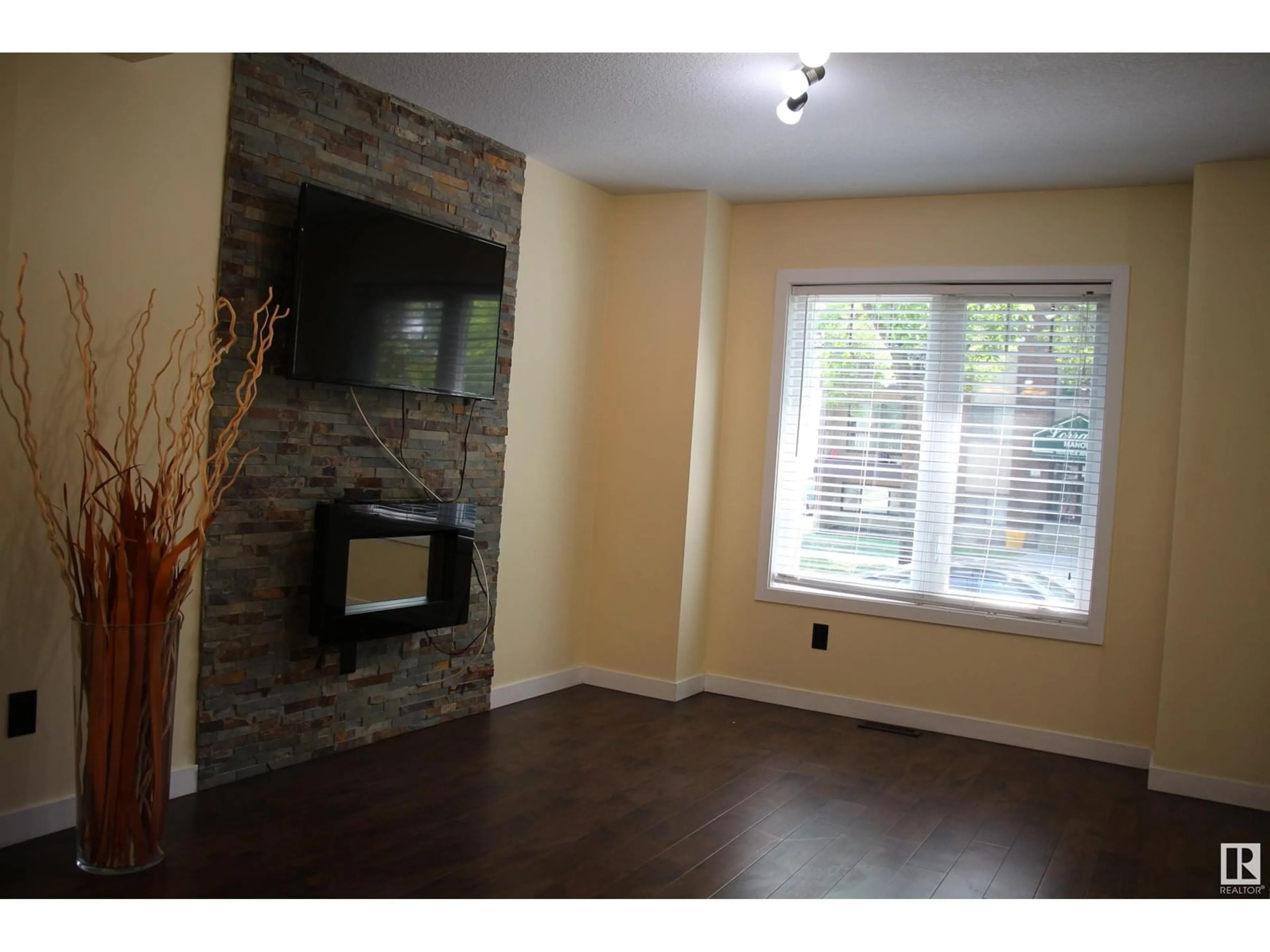 A pic of a room for 11020 108 AV, Edmonton Alberta T5H3G4