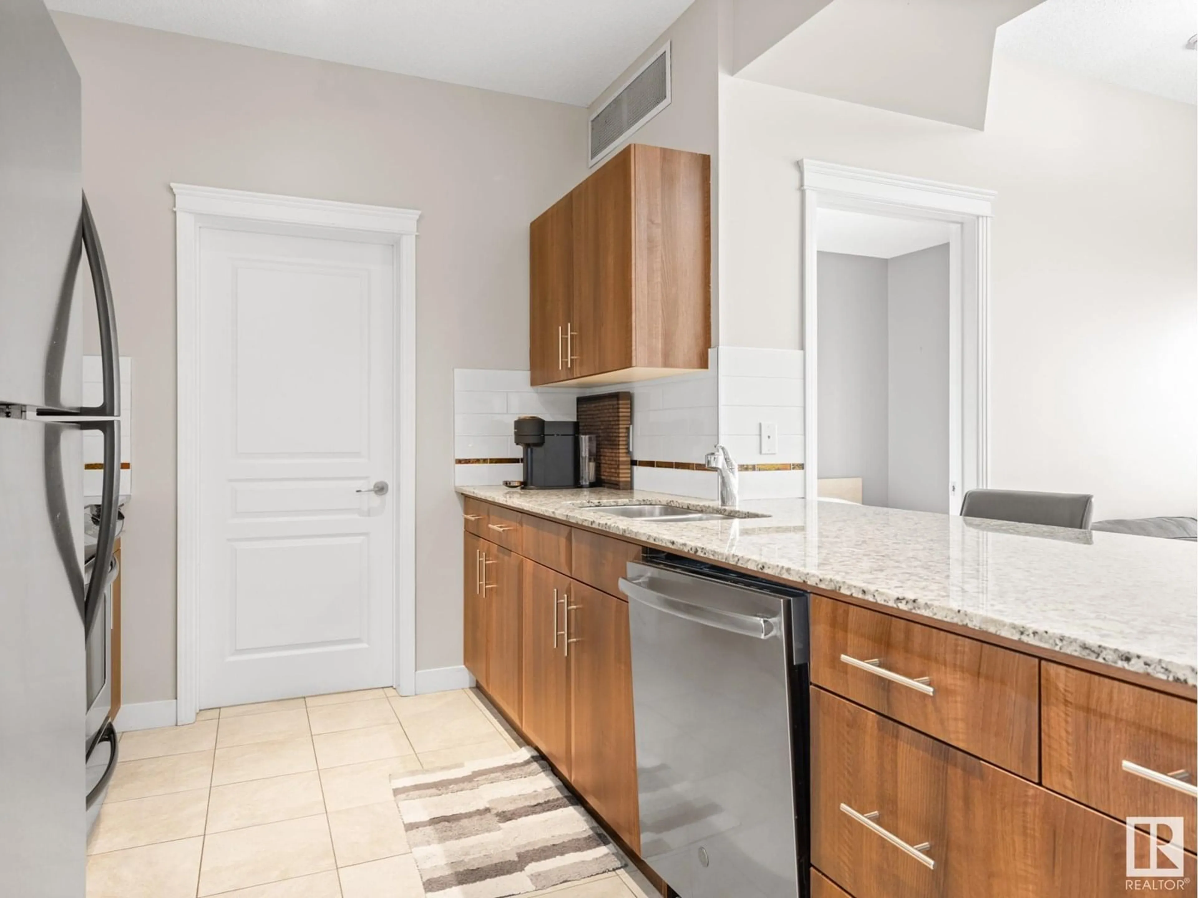 Standard kitchen, ceramic/tile floor for 421 10333 112 ST NW, Edmonton Alberta T5K0B4