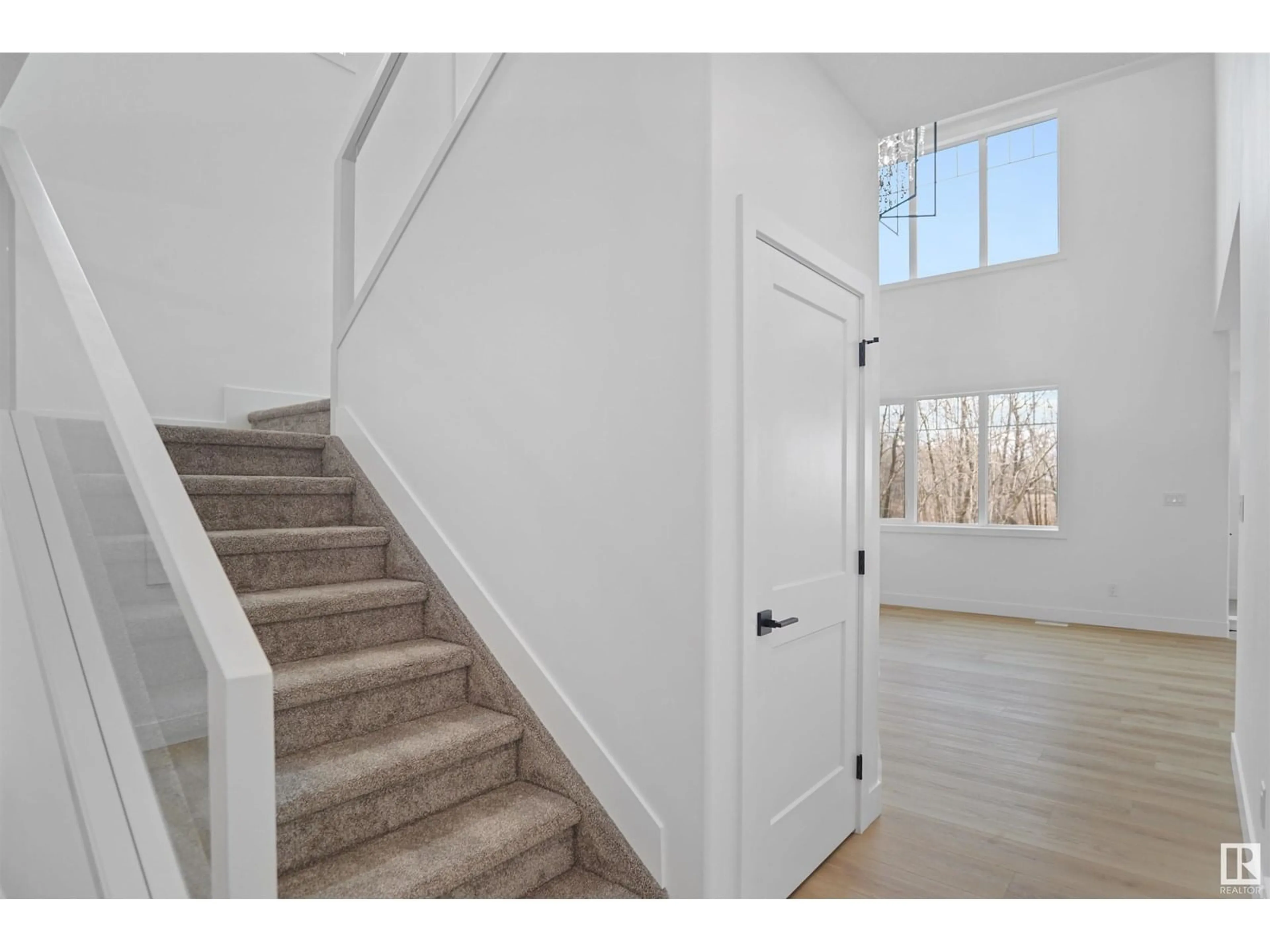 Indoor entryway for 3616 6 ST, Edmonton Alberta T6T2L5