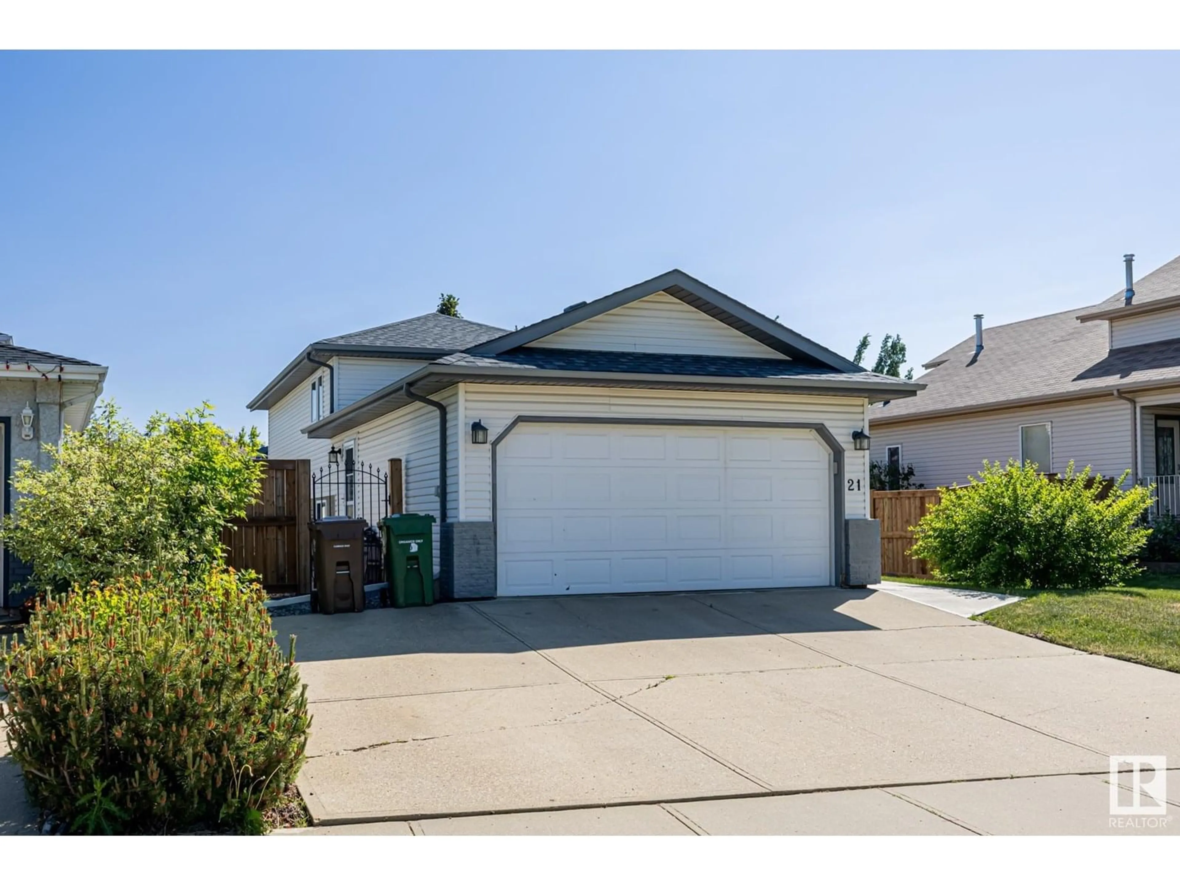 Home with vinyl exterior material, street for 21 DUNDAS PL, St. Albert Alberta T8N6C9