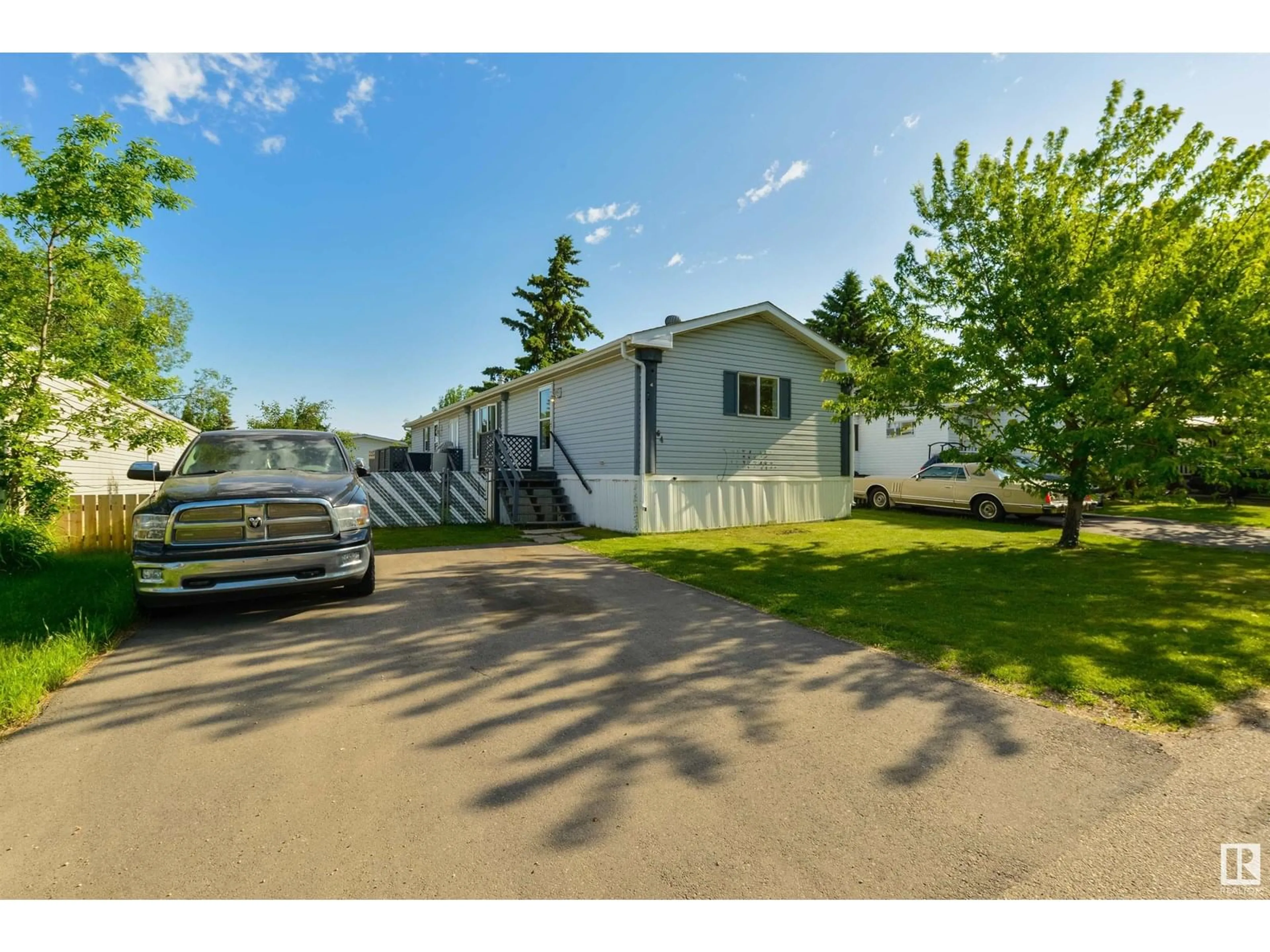 Unknown for 64 RIM RD, Edmonton Alberta T6P1C2