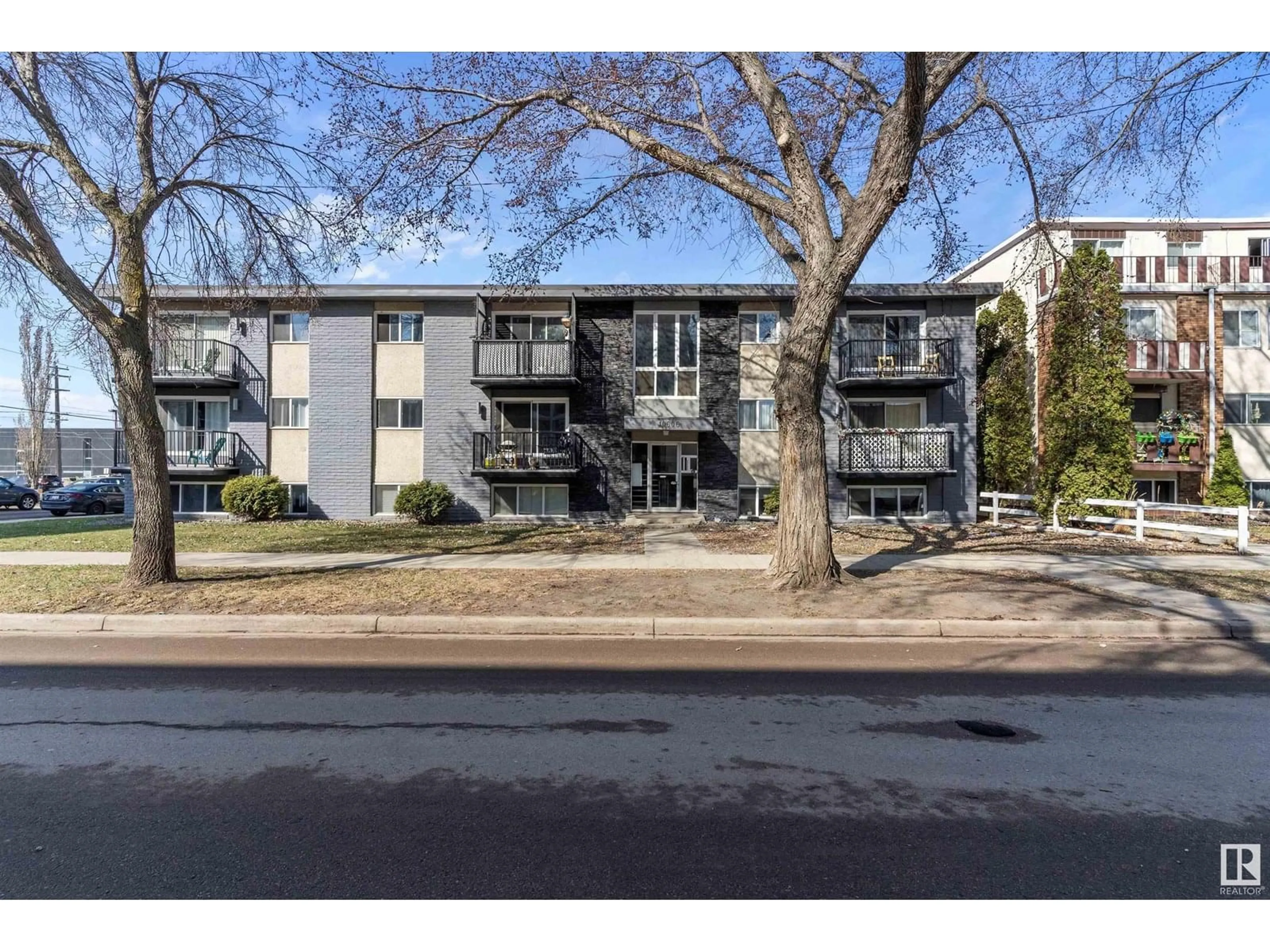 A pic from outside/outdoor area/front of a property/back of a property/a pic from drone, street for 202 - 10606 123 ST, Edmonton Alberta T5N1P2