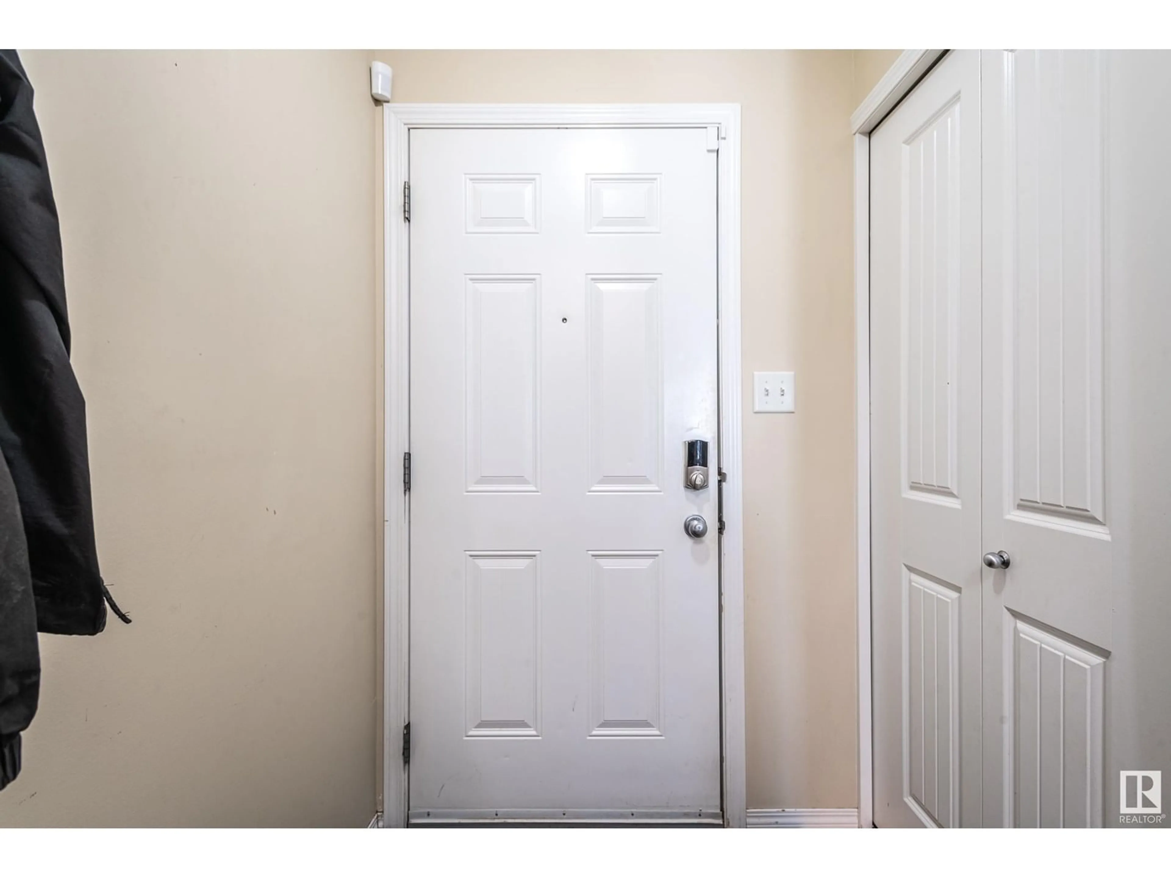 Indoor entryway for 67C MISSION AV, St. Albert Alberta T8N1H8