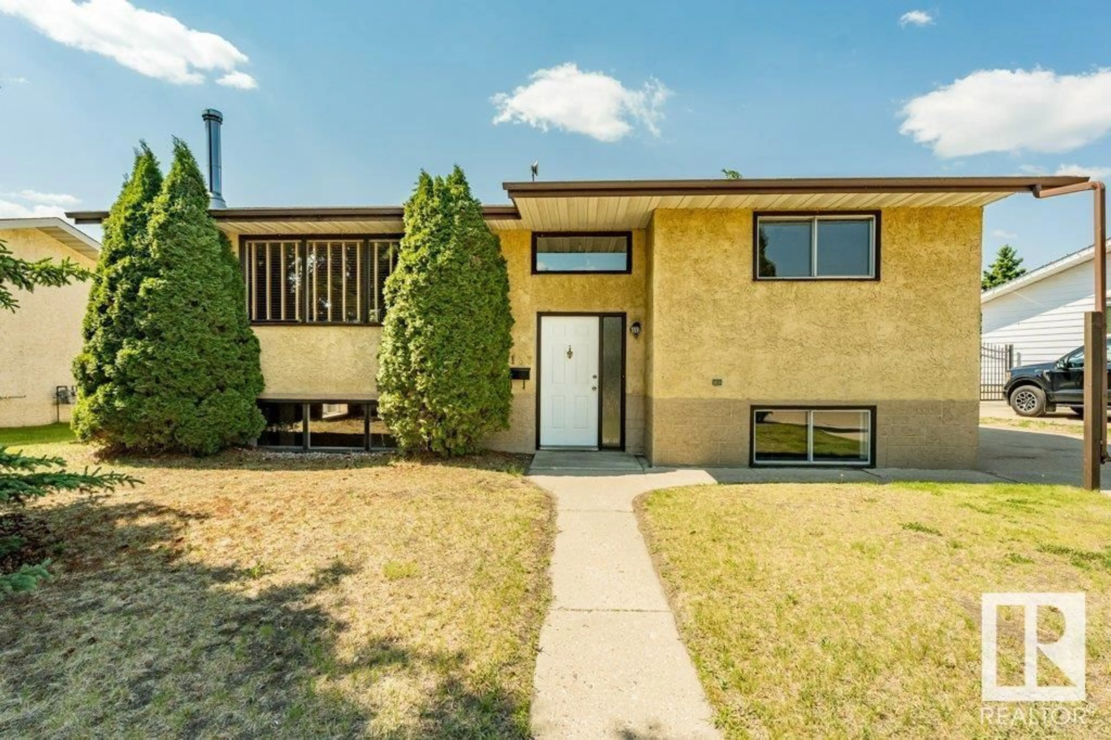 Home with vinyl exterior material, street for 137 WILLOW DR, Wetaskiwin Alberta T9A2S5