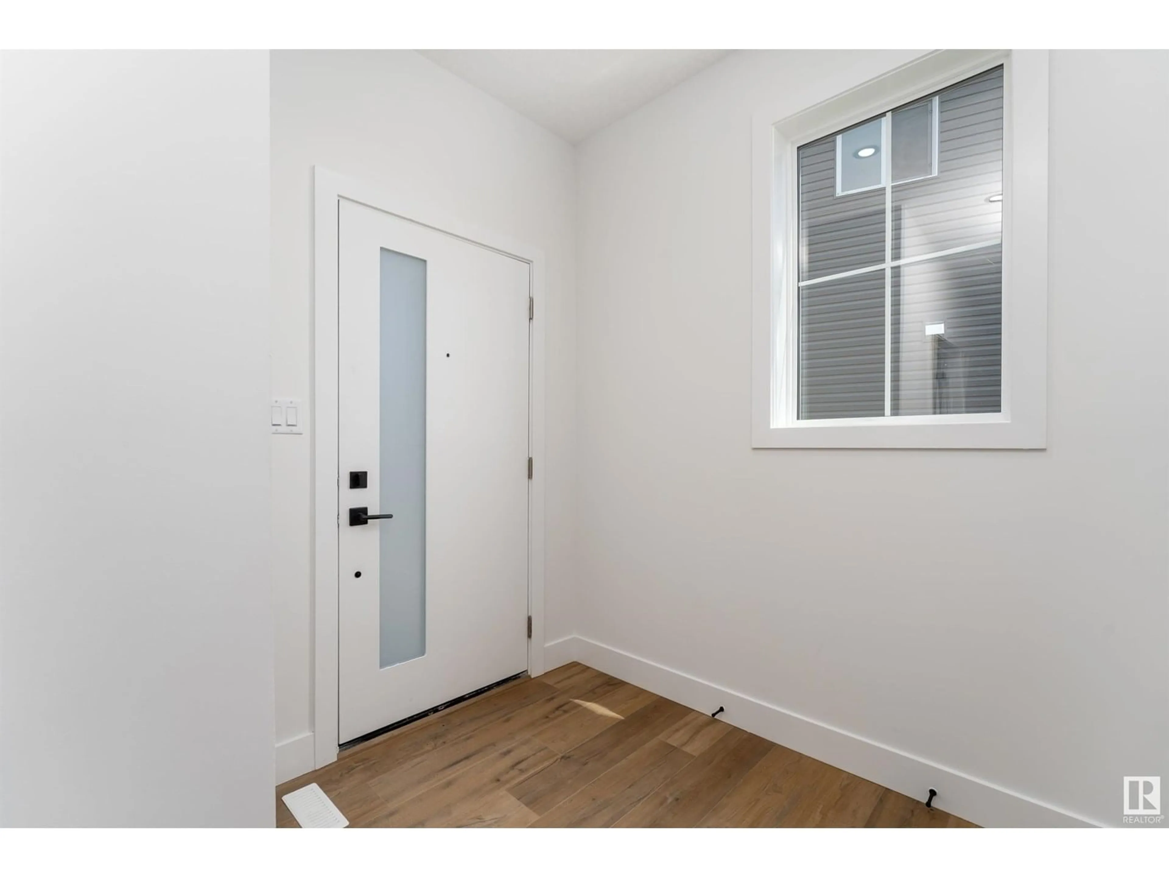 Indoor entryway for 95 EDGEFIELD WY, St. Albert Alberta T8N7Z9