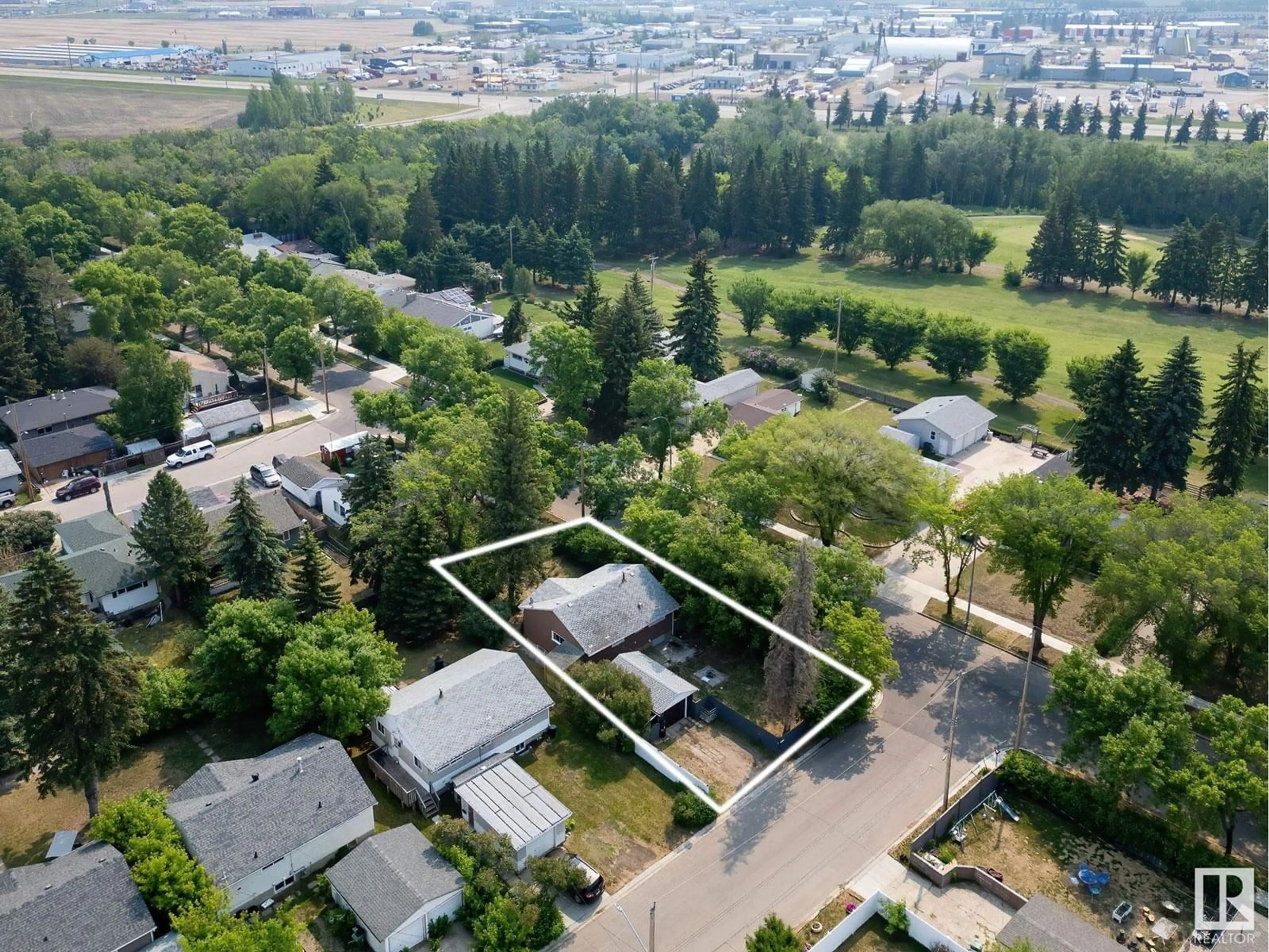 A pic from outside/outdoor area/front of a property/back of a property/a pic from drone, street for 11 JUBILEE, Fort Saskatchewan Alberta T8L2L9