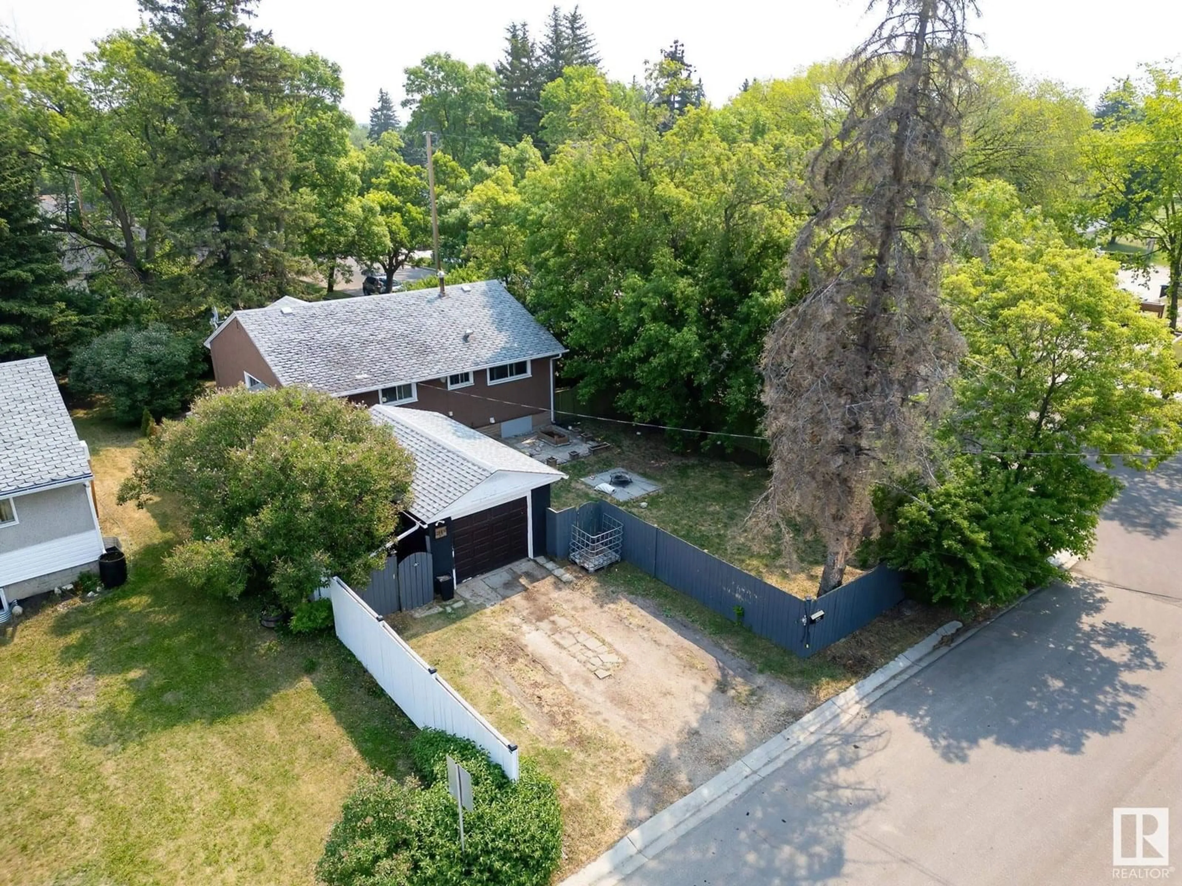 A pic from outside/outdoor area/front of a property/back of a property/a pic from drone, street for 11 JUBILEE, Fort Saskatchewan Alberta T8L2L9