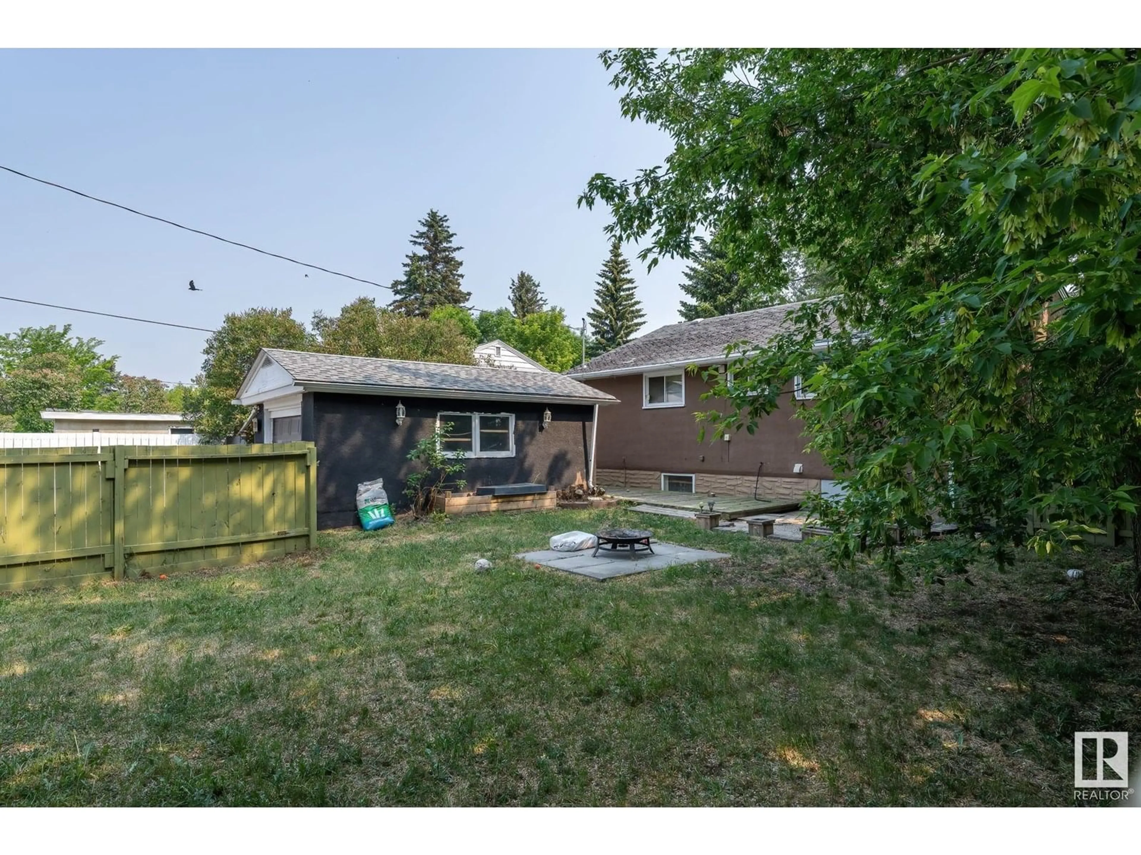 A pic from outside/outdoor area/front of a property/back of a property/a pic from drone, street for 11 JUBILEE, Fort Saskatchewan Alberta T8L2L9