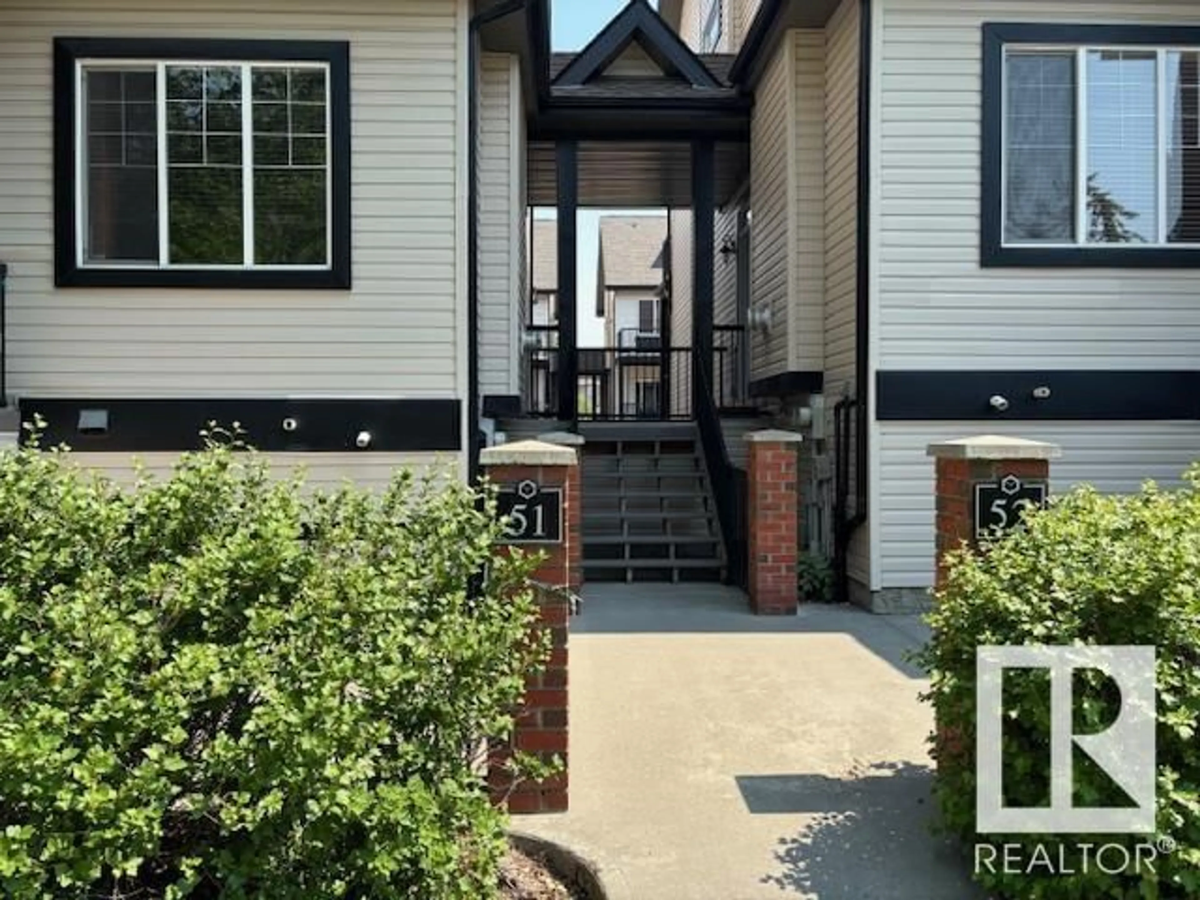 Indoor entryway for 1650 - 51 TOWNE CENTER BV, Edmonton Alberta T6R0C5