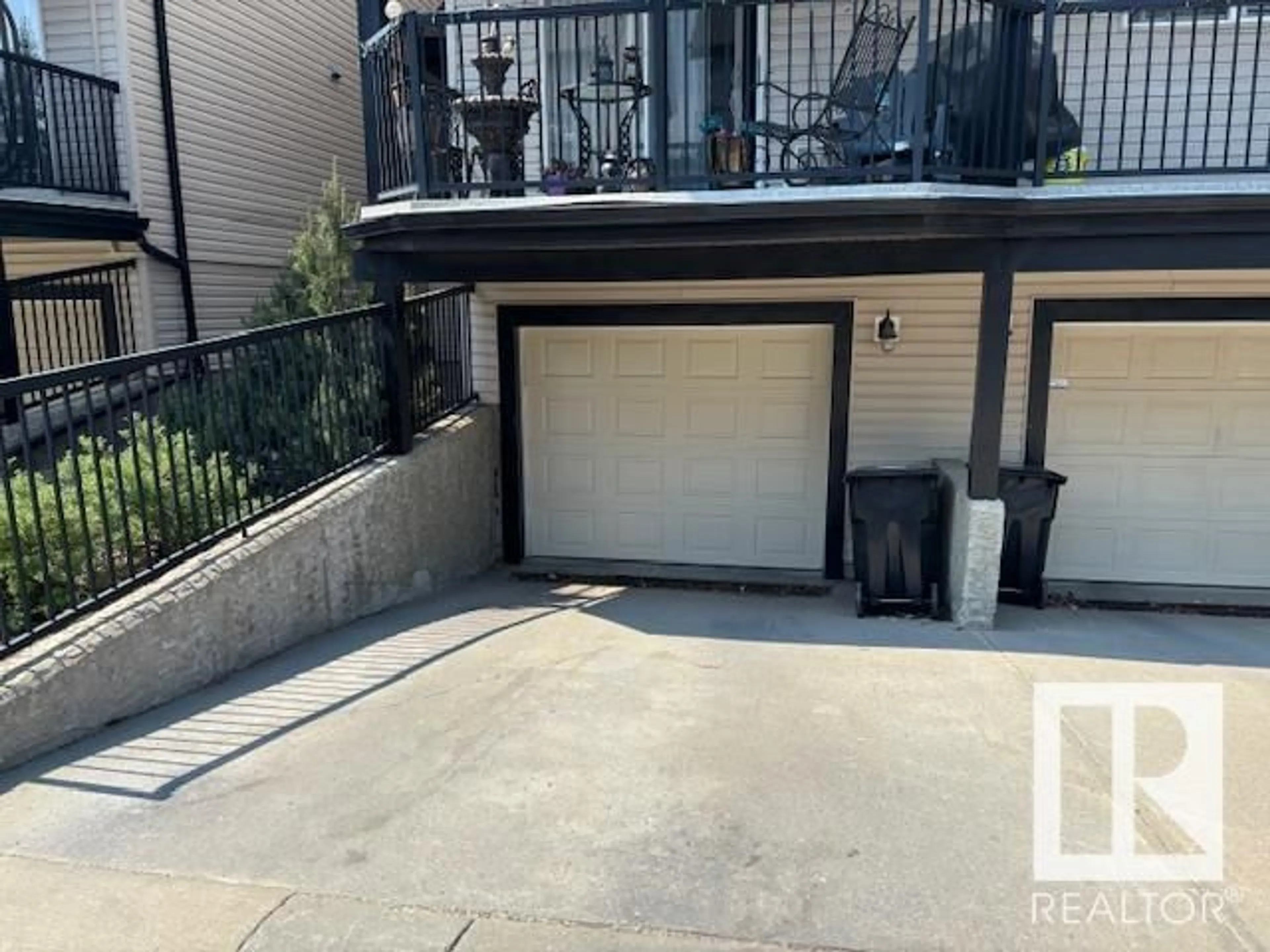 Patio, street for 1650 - 51 TOWNE CENTER BV, Edmonton Alberta T6R0C5