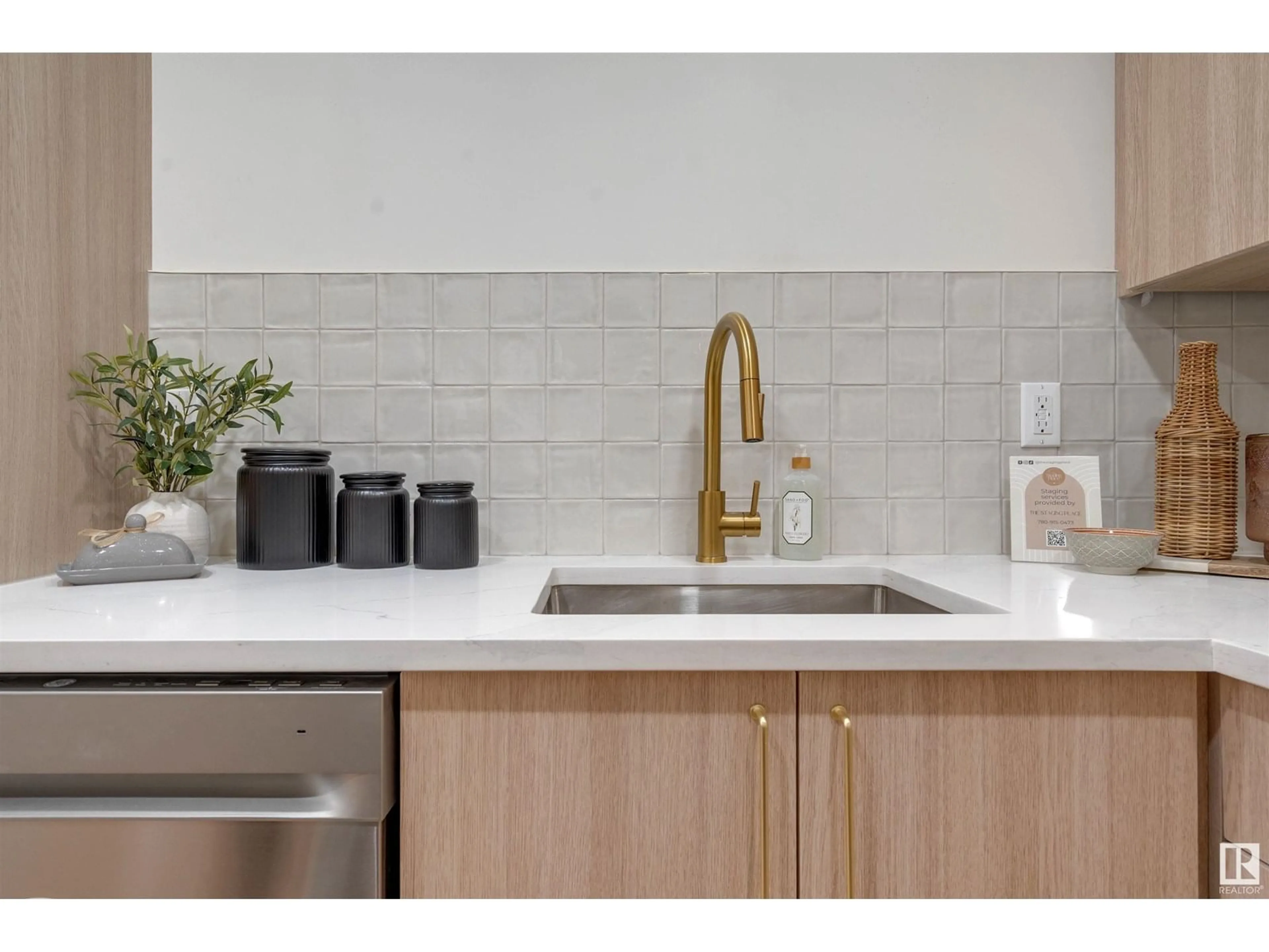 Contemporary kitchen, ceramic/tile floor for 62 WILLOWDALE PL, Edmonton Alberta T5T1Z4