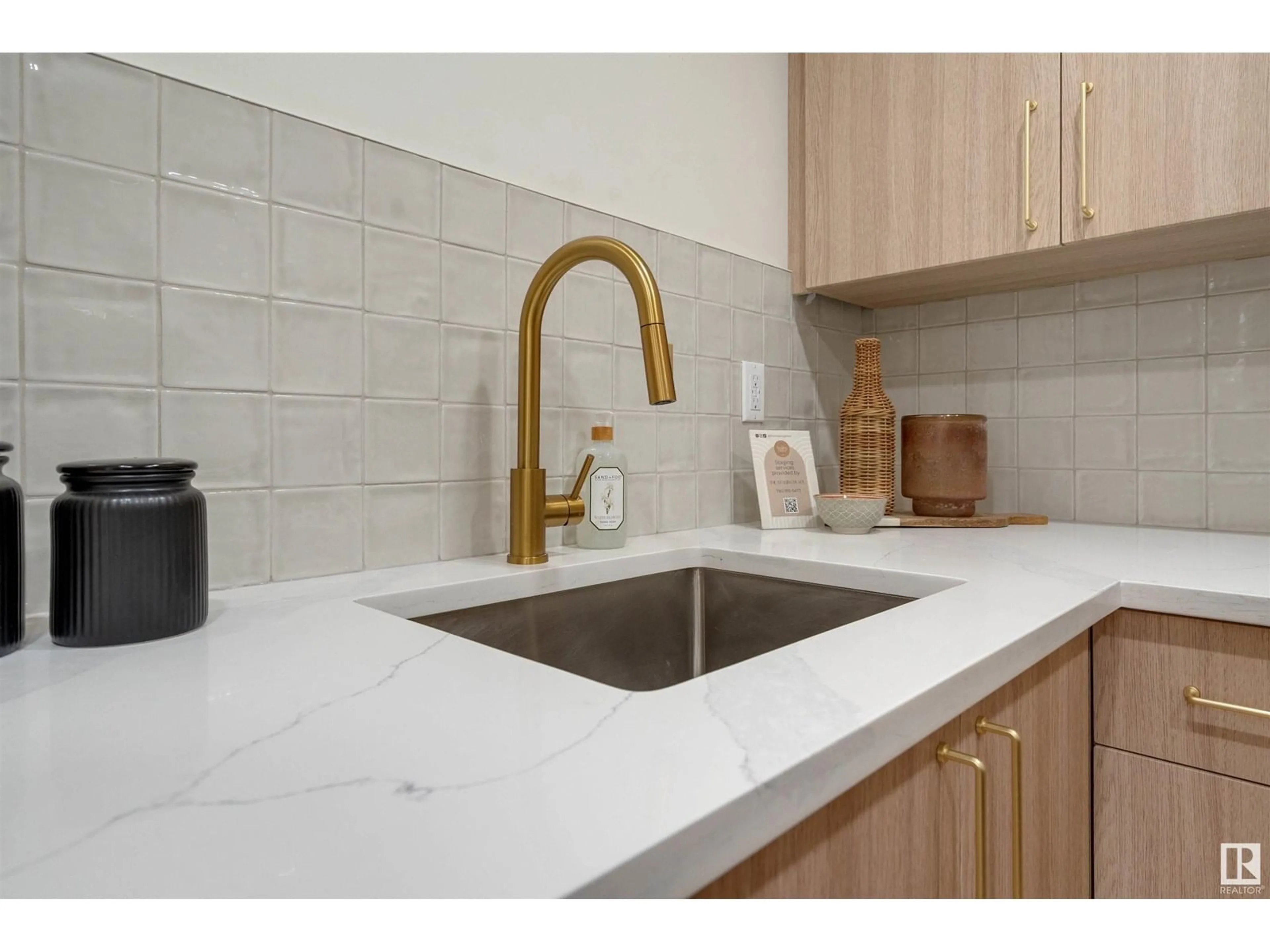 Standard kitchen, ceramic/tile floor for 62 WILLOWDALE PL, Edmonton Alberta T5T1Z4