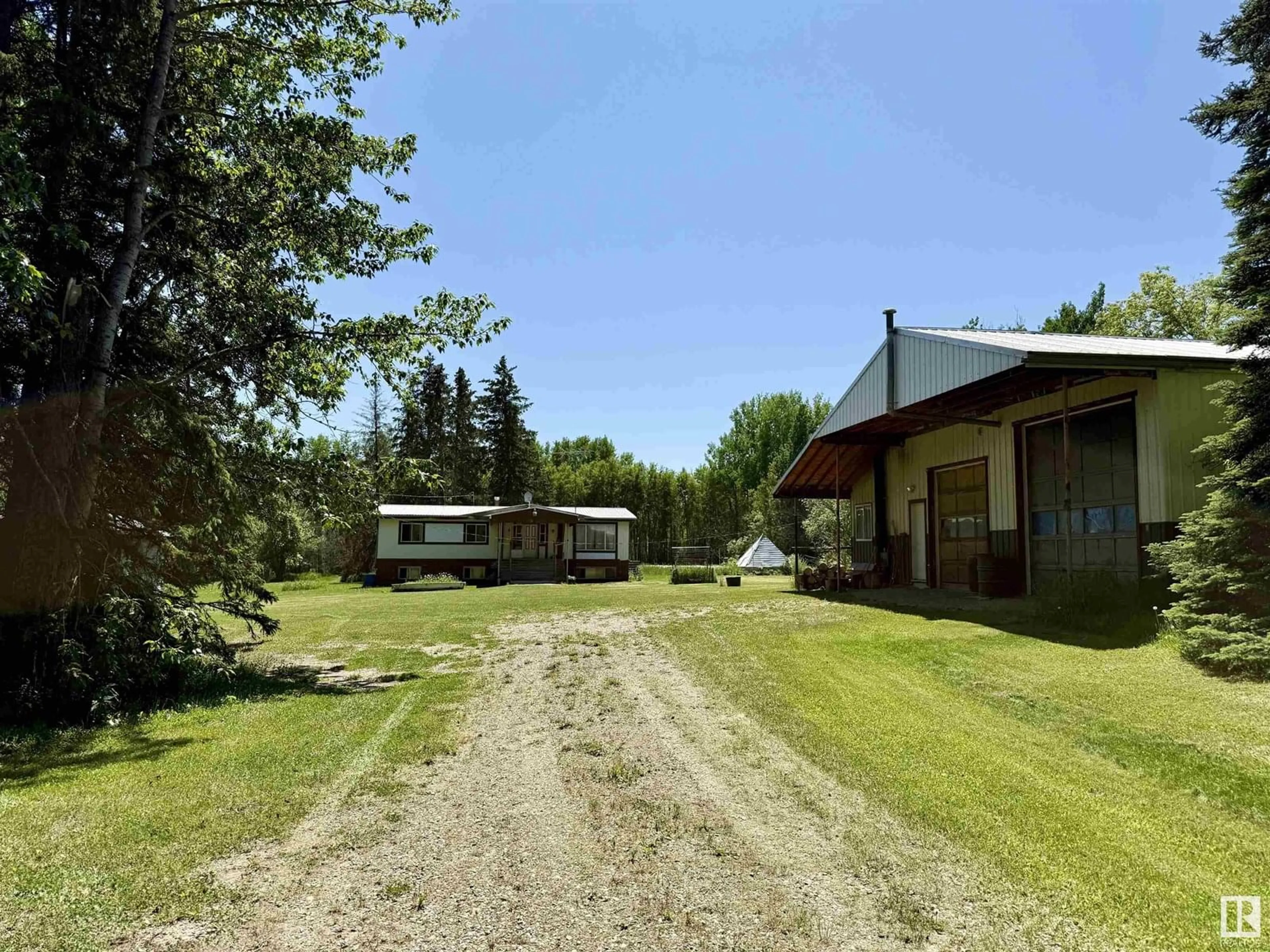 A pic from outside/outdoor area/front of a property/back of a property/a pic from drone, street for 507 LAKESHORE DRIVE, Rural Wetaskiwin County Alberta T0C0T0