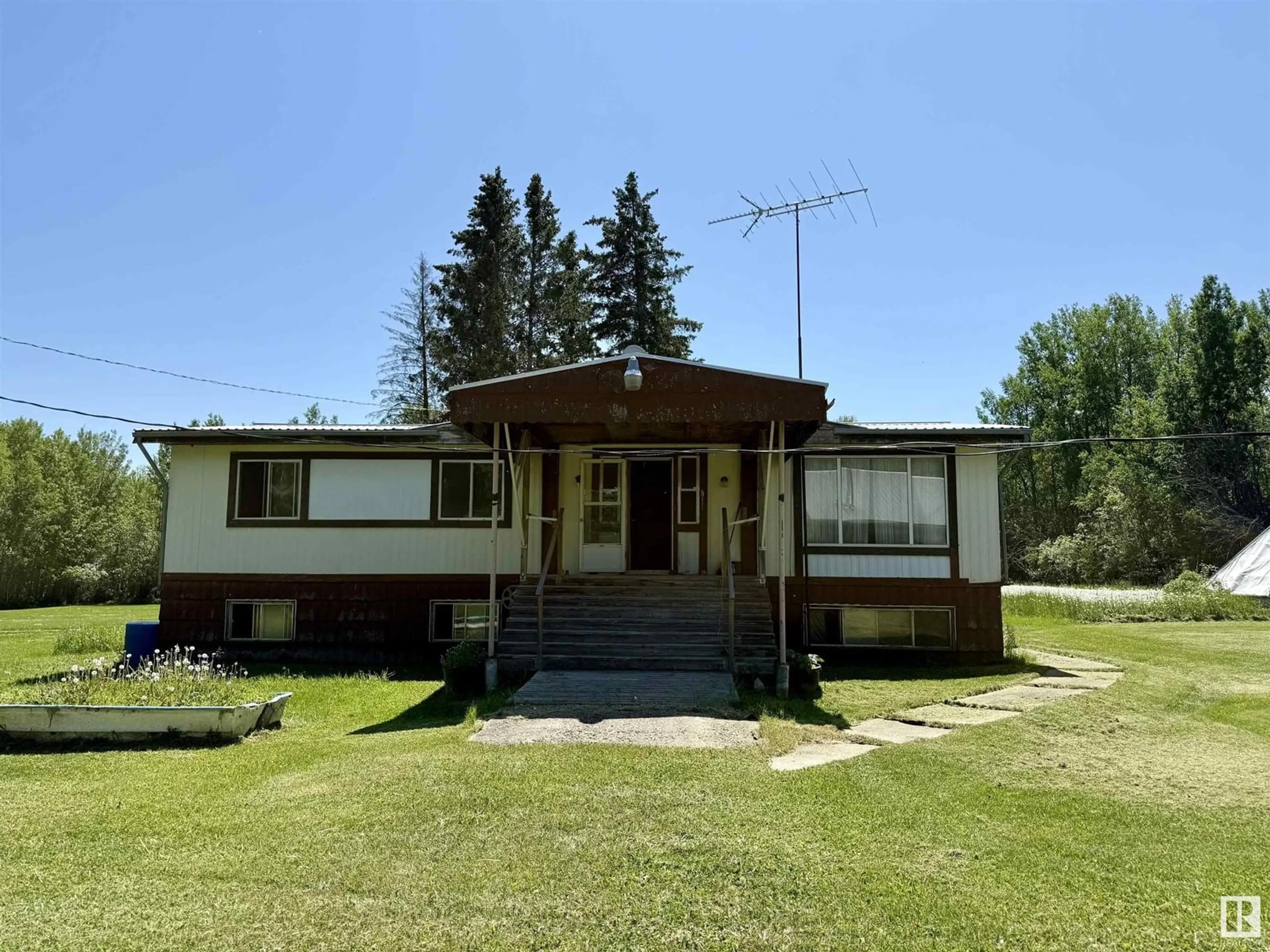 A pic from outside/outdoor area/front of a property/back of a property/a pic from drone, unknown for 507 LAKESHORE DRIVE, Rural Wetaskiwin County Alberta T0C0T0