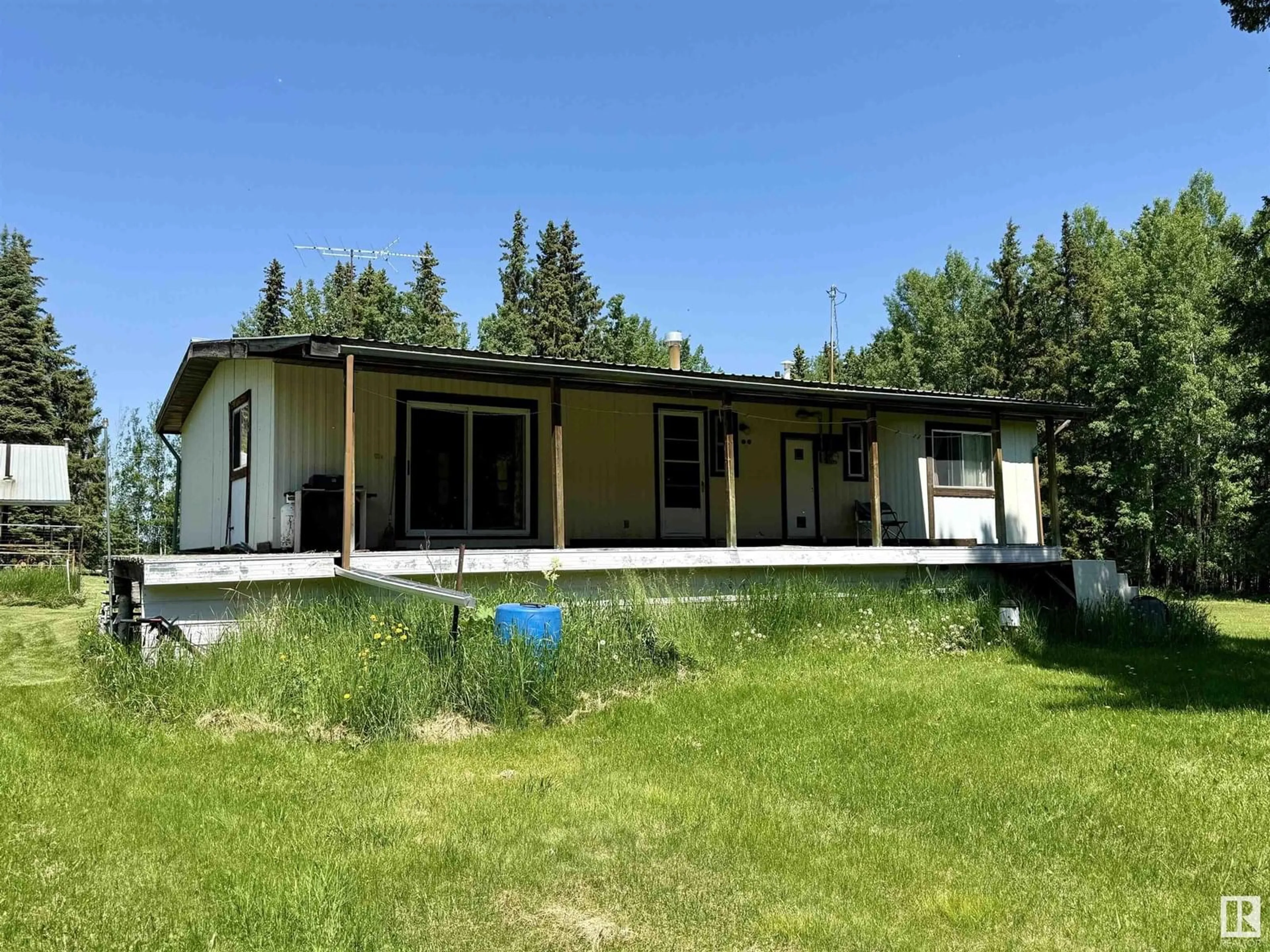 A pic from outside/outdoor area/front of a property/back of a property/a pic from drone, building for 507 LAKESHORE DRIVE, Rural Wetaskiwin County Alberta T0C0T0