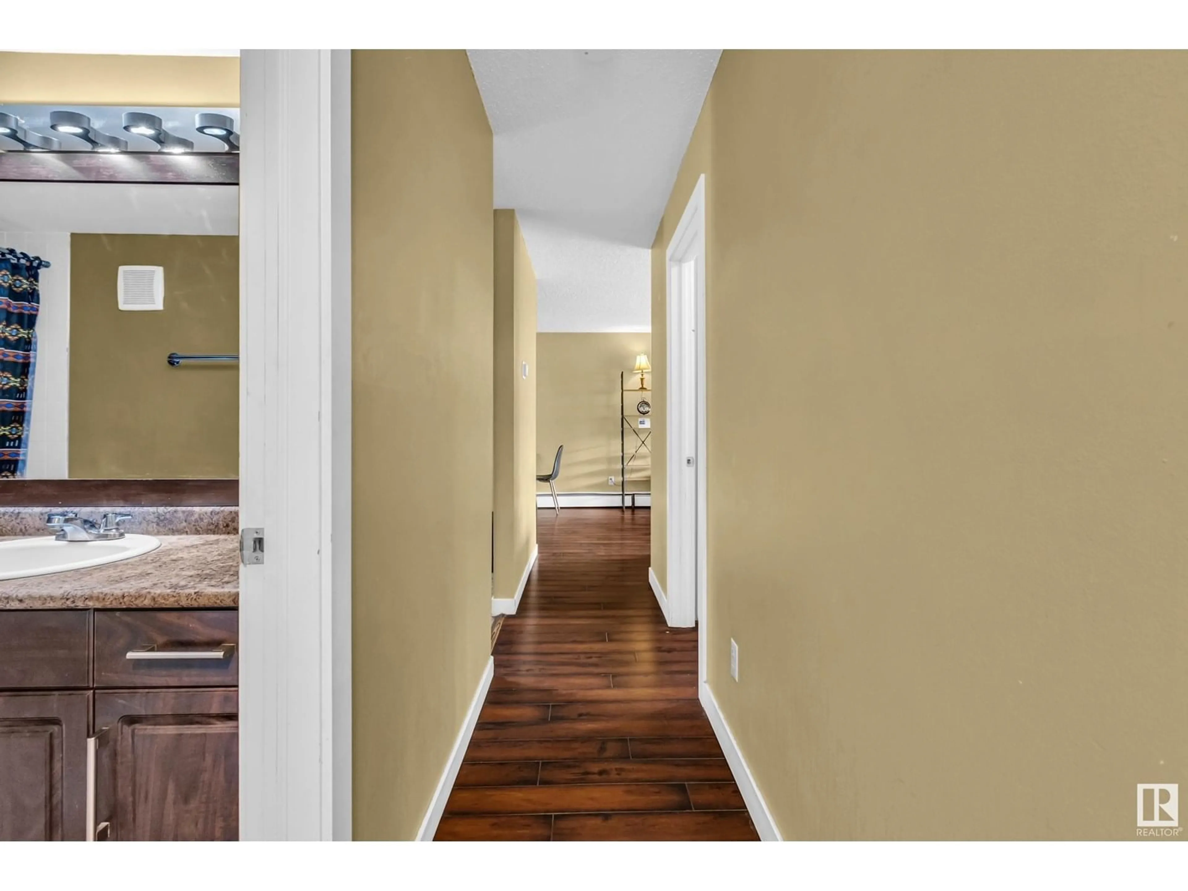 Indoor entryway for #304 - 2620 MILLWOODS ROAD EAST, Edmonton Alberta T6L5K6